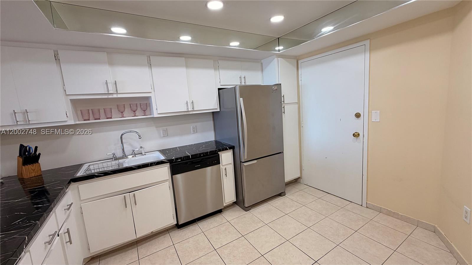 BUCKLEY TOWERS CONDO - EA - Residential Lease