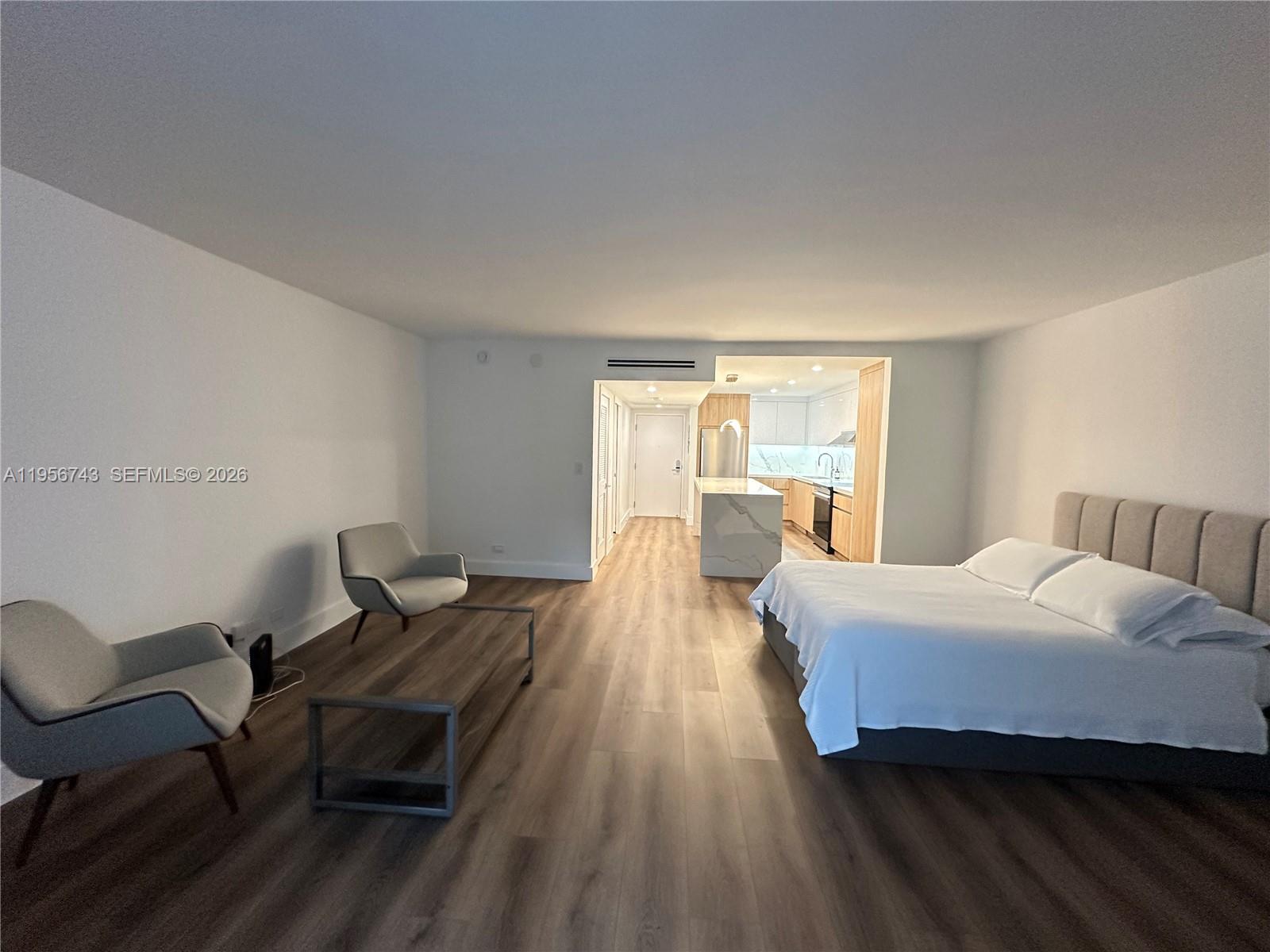 2301 Collins Ave 1421