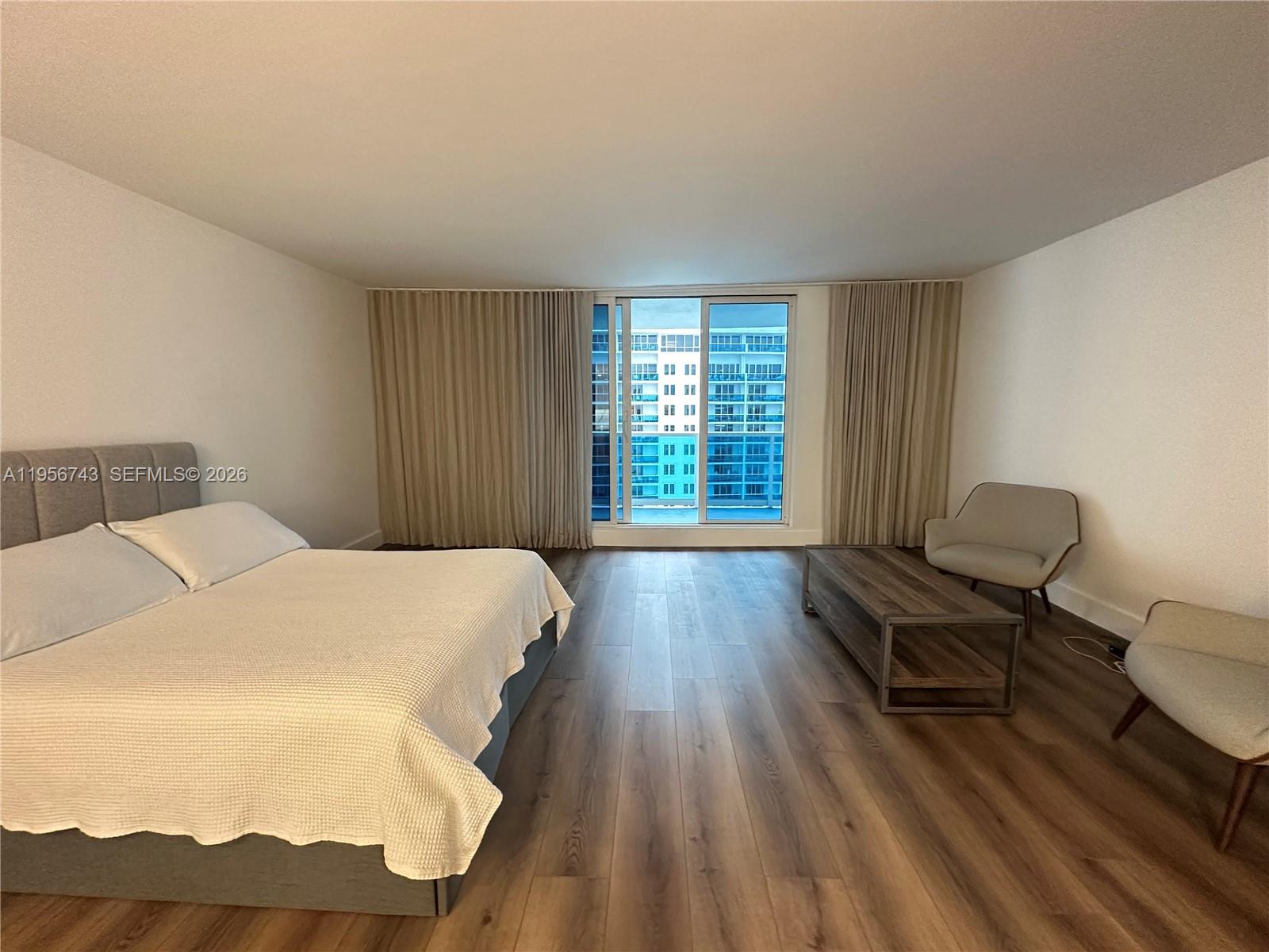 2301 Collins Ave 1421