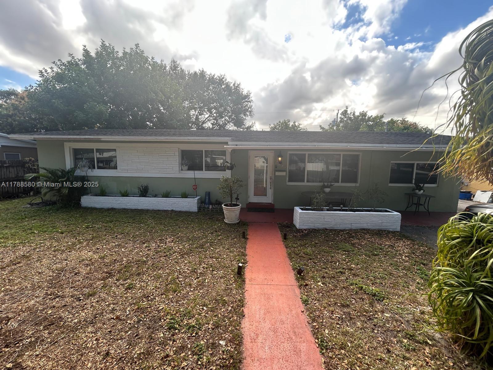 6472 Johnson St, Hollywood, Broward County, Florida - 4 Bedrooms  
3 Bathrooms - 
