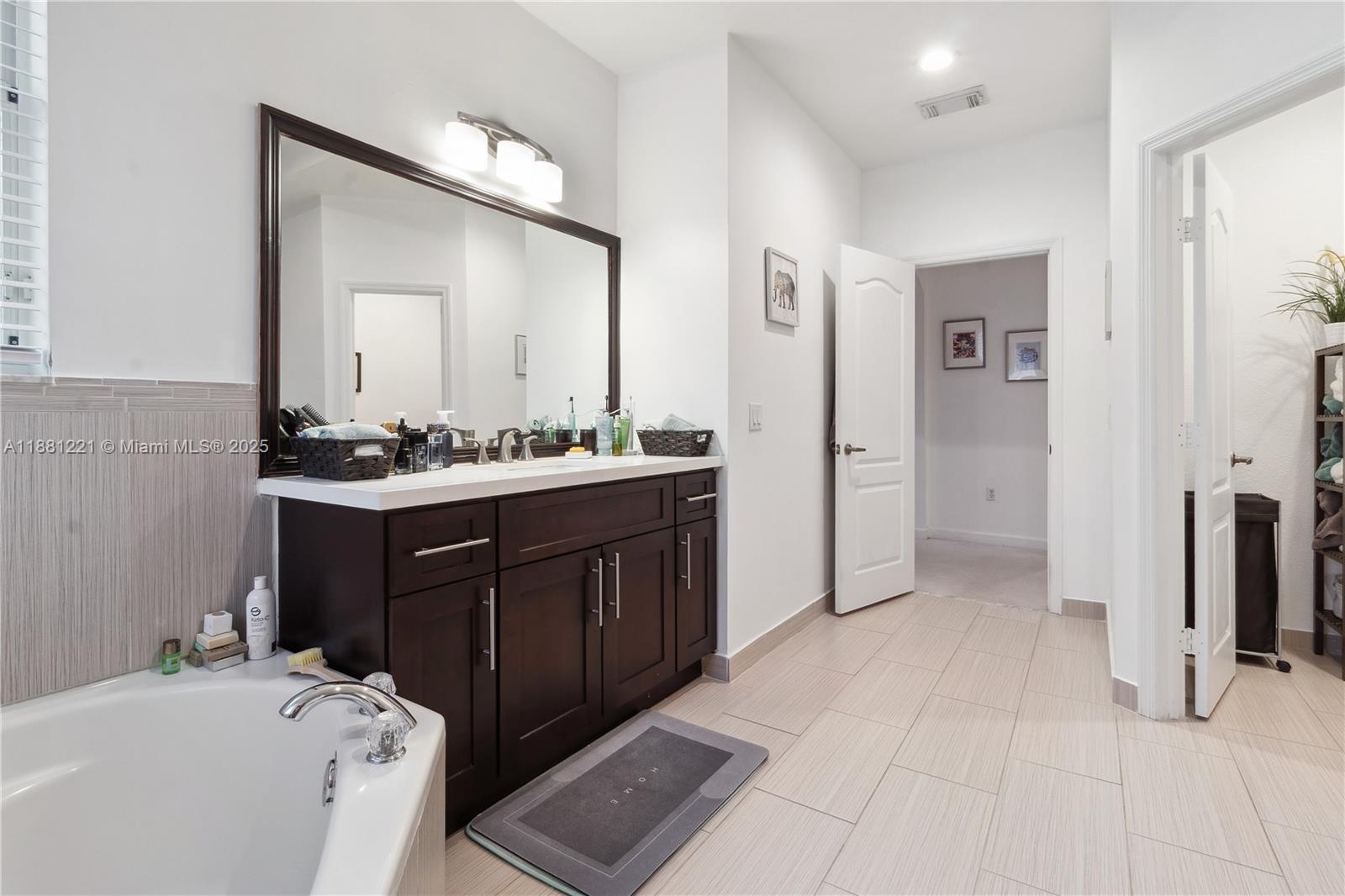 DORAL ISLES NORTH SEC ONE - Residential