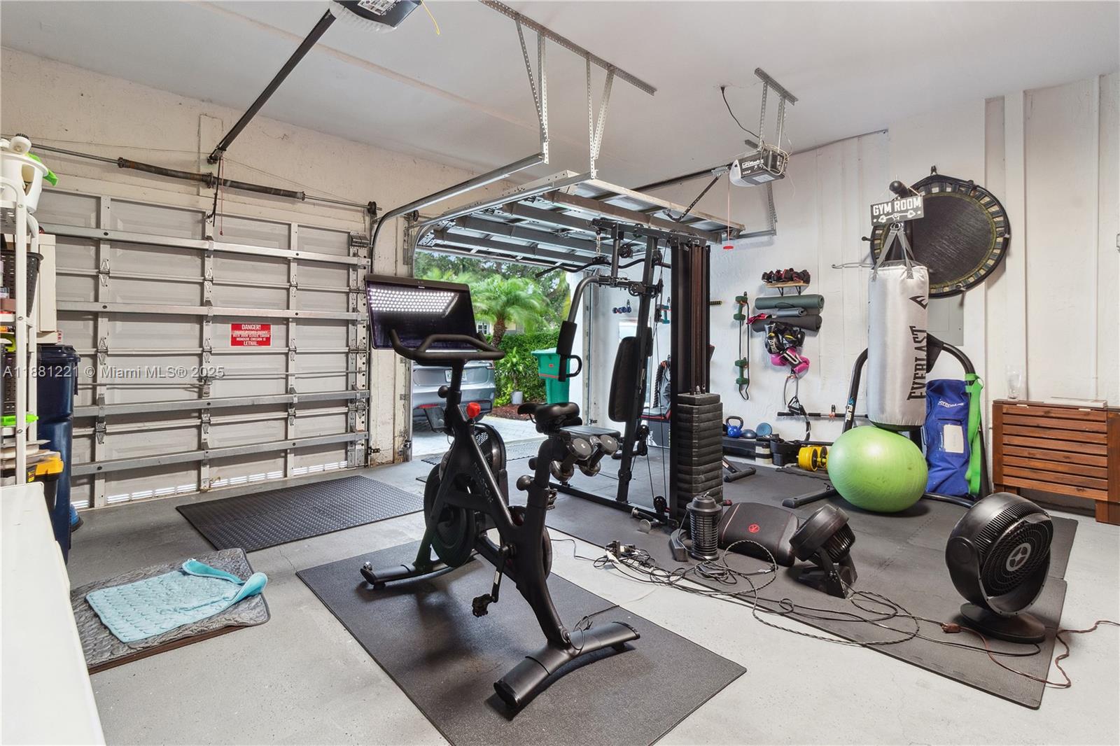 DORAL ISLES NORTH SEC ONE - Residential