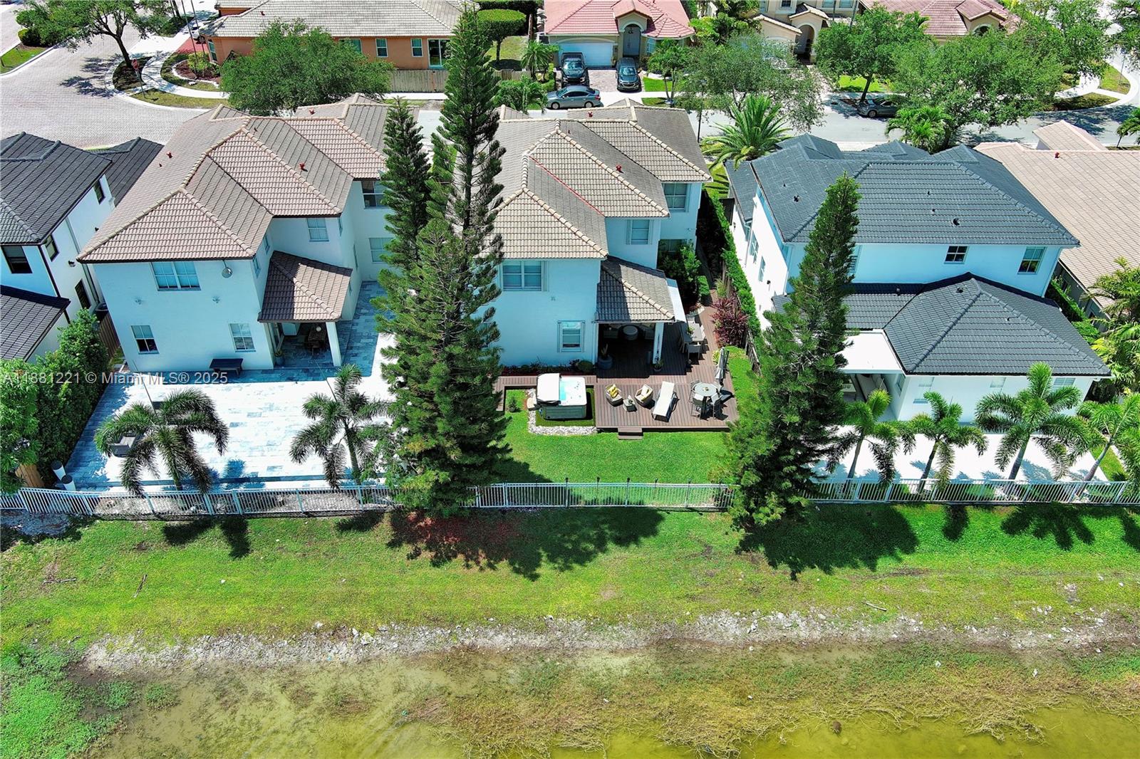 DORAL ISLES NORTH SEC ONE - Residential