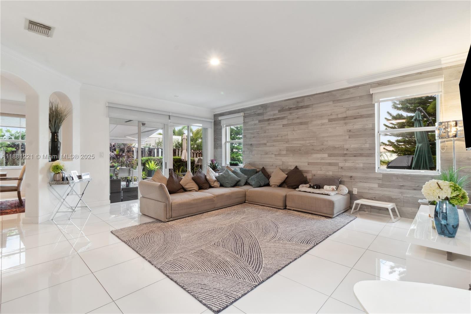 DORAL ISLES NORTH SEC ONE - Residential