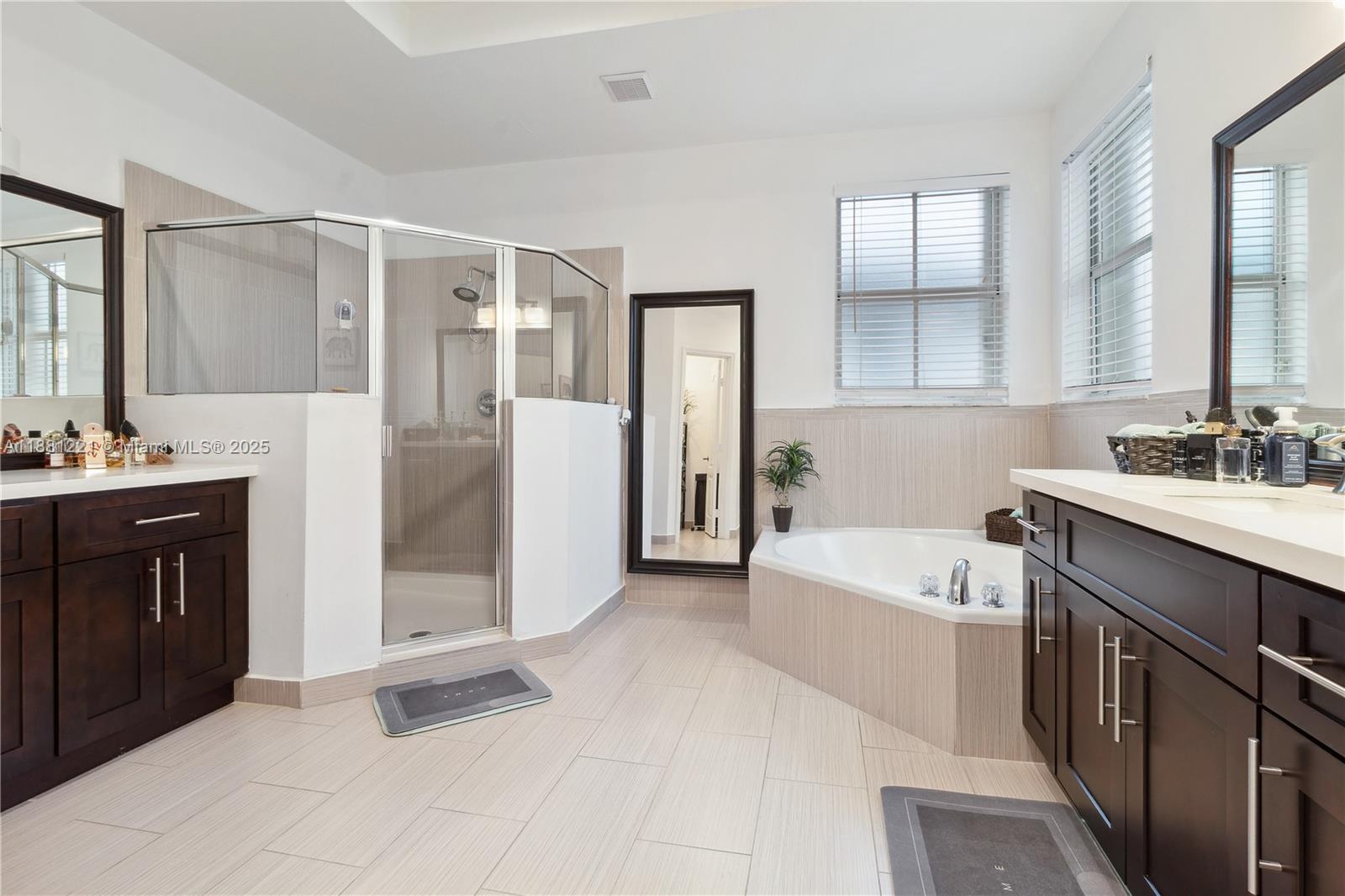 DORAL ISLES NORTH SEC ONE - Residential