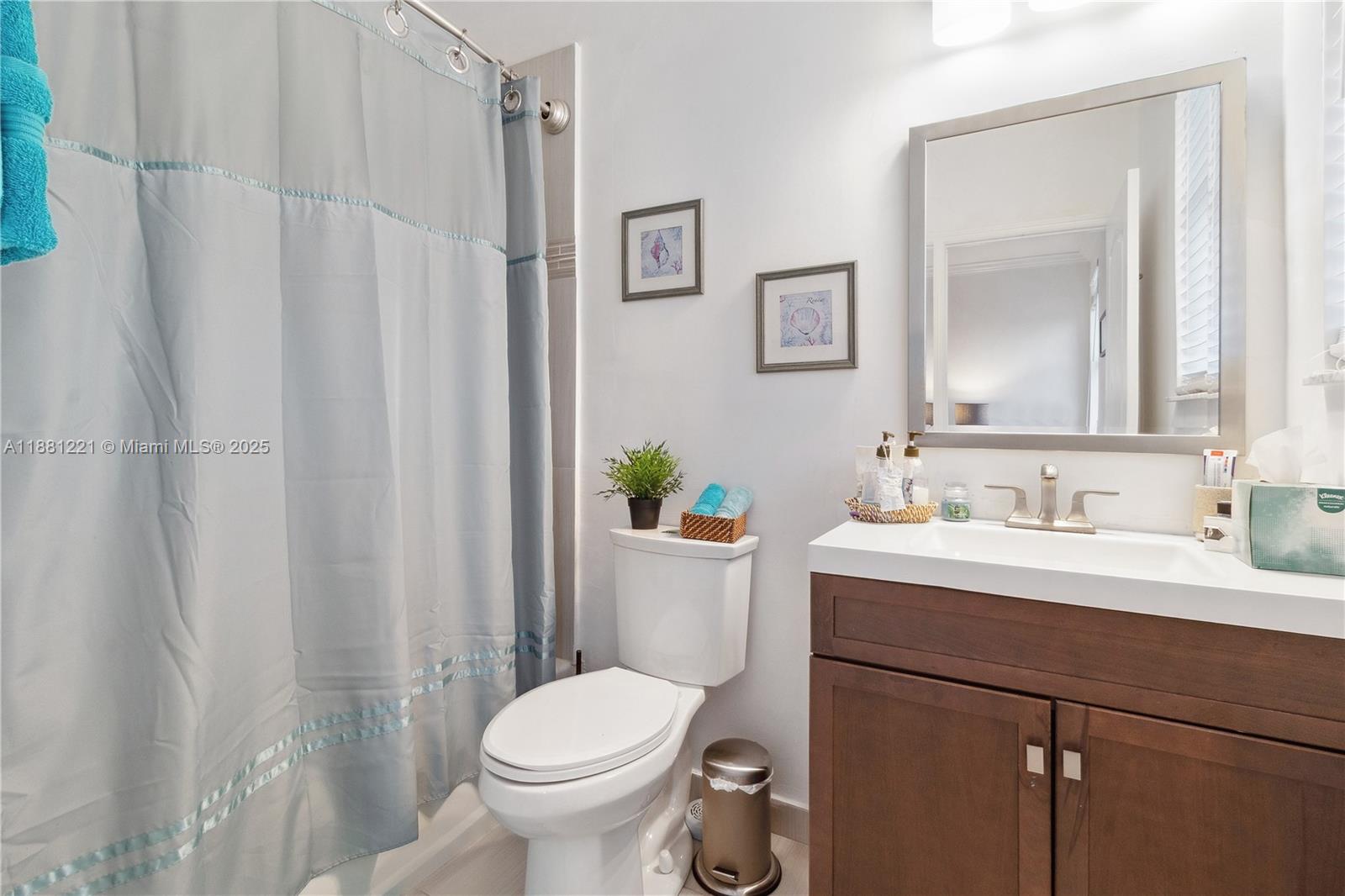 DORAL ISLES NORTH SEC ONE - Residential