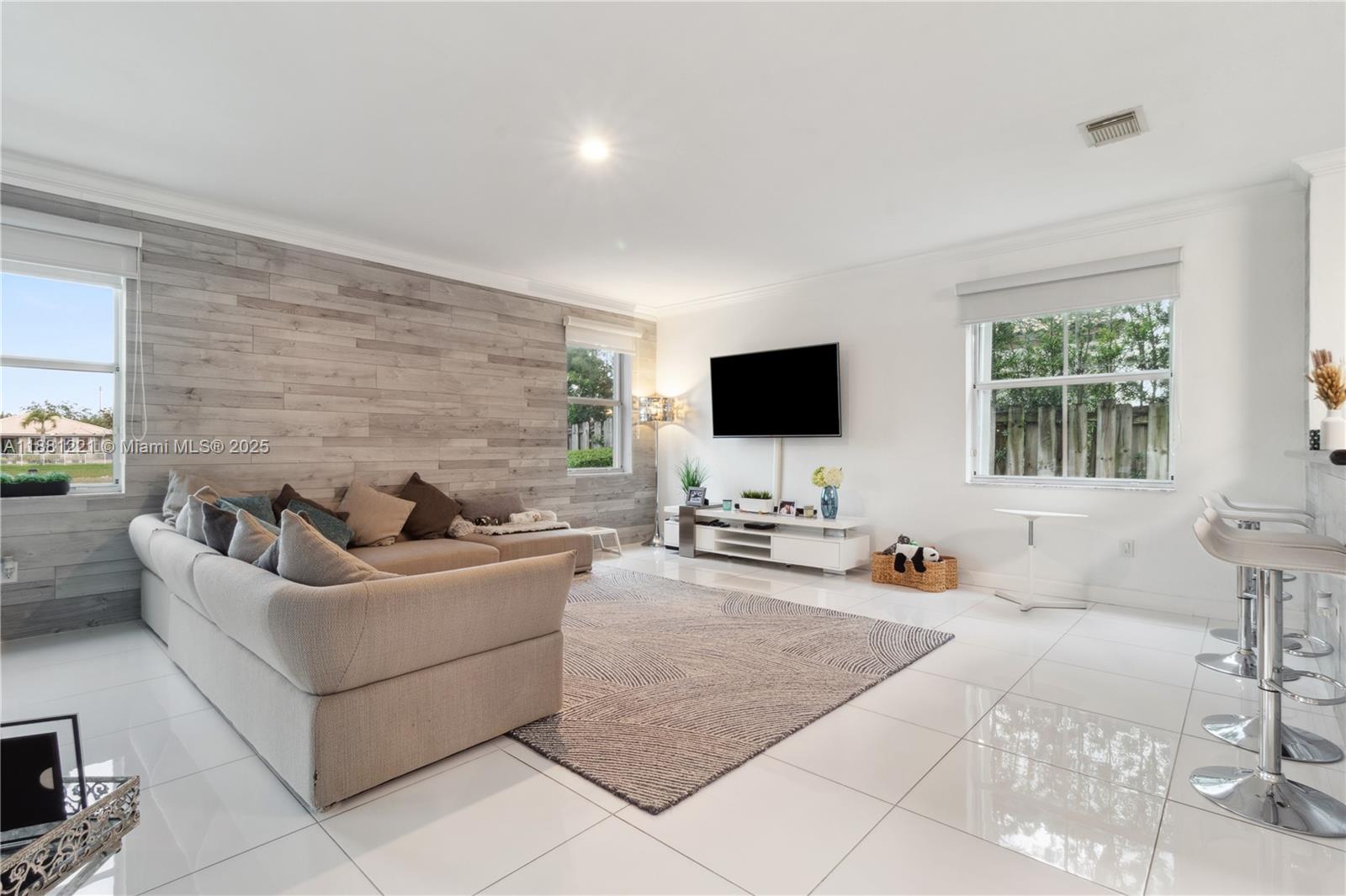 DORAL ISLES NORTH SEC ONE - Residential