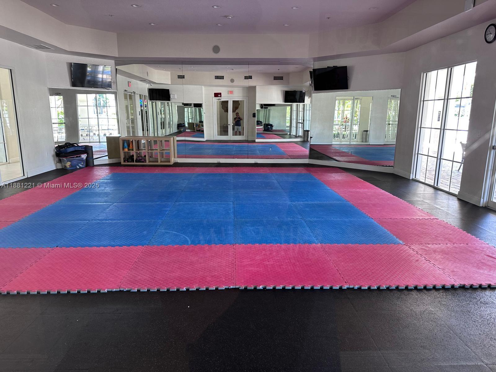 DORAL ISLES NORTH SEC ONE - Residential