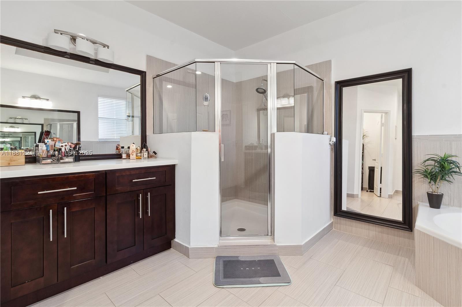 DORAL ISLES NORTH SEC ONE - Residential