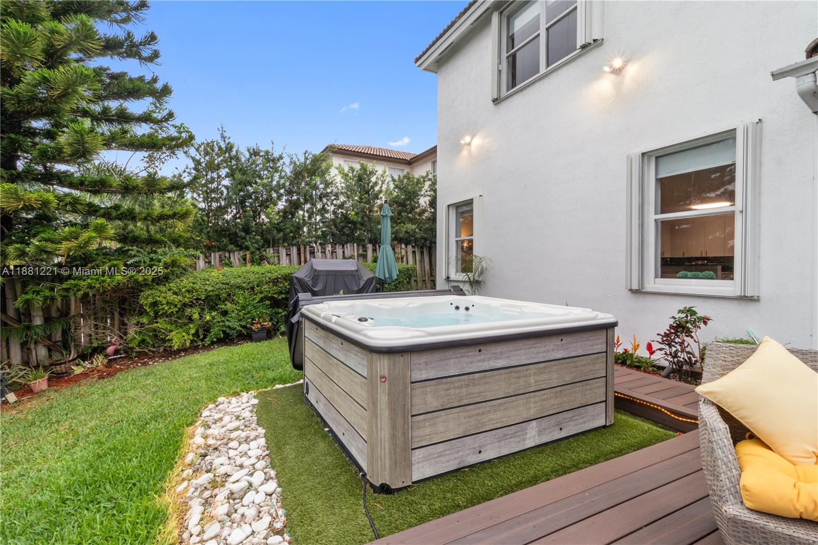 DORAL ISLES NORTH SEC ONE - Residential