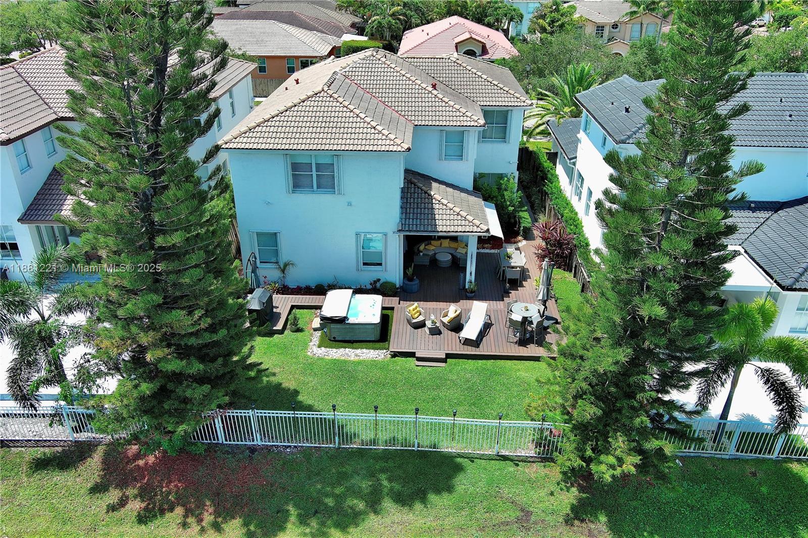 DORAL ISLES NORTH SEC ONE - Residential