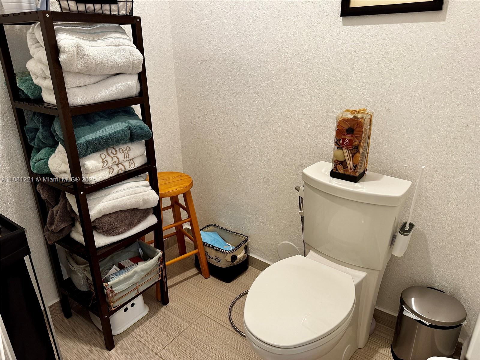 DORAL ISLES NORTH SEC ONE - Residential