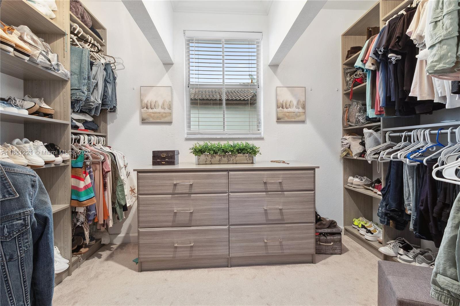 DORAL ISLES NORTH SEC ONE - Residential