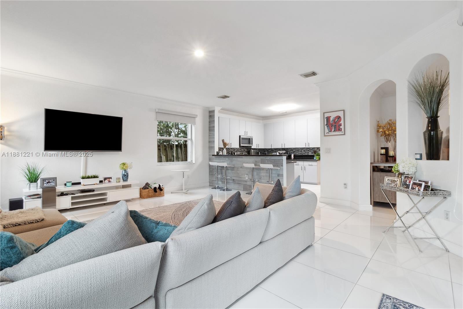 DORAL ISLES NORTH SEC ONE - Residential