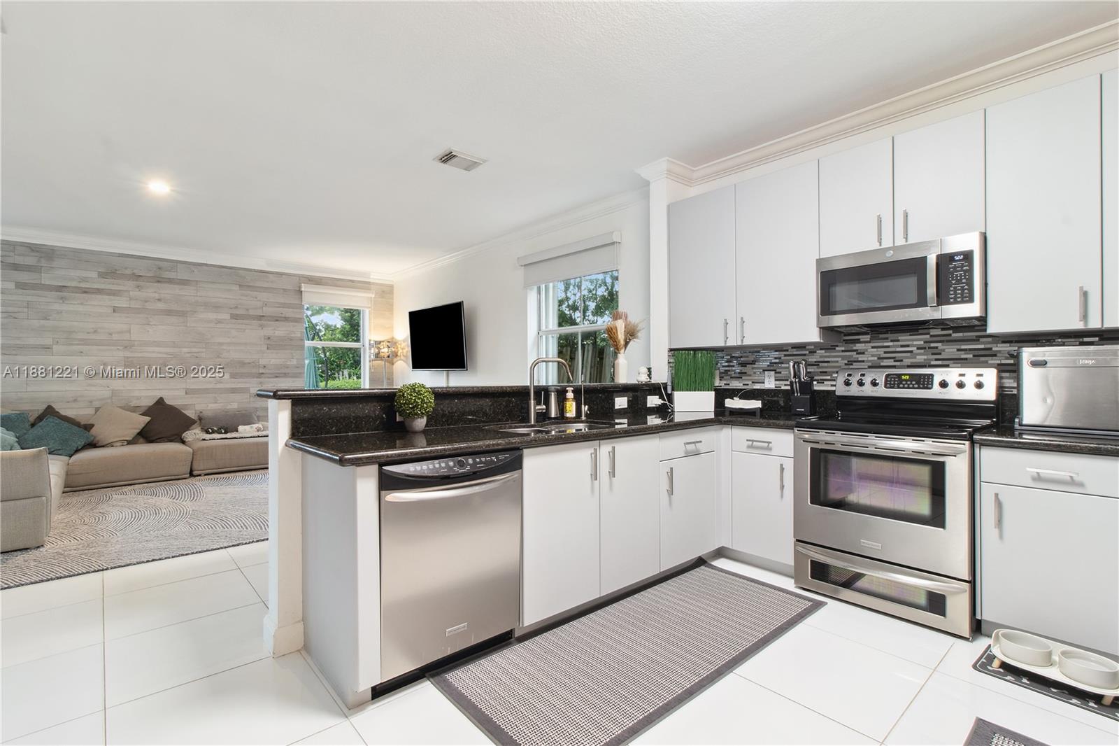 DORAL ISLES NORTH SEC ONE - Residential