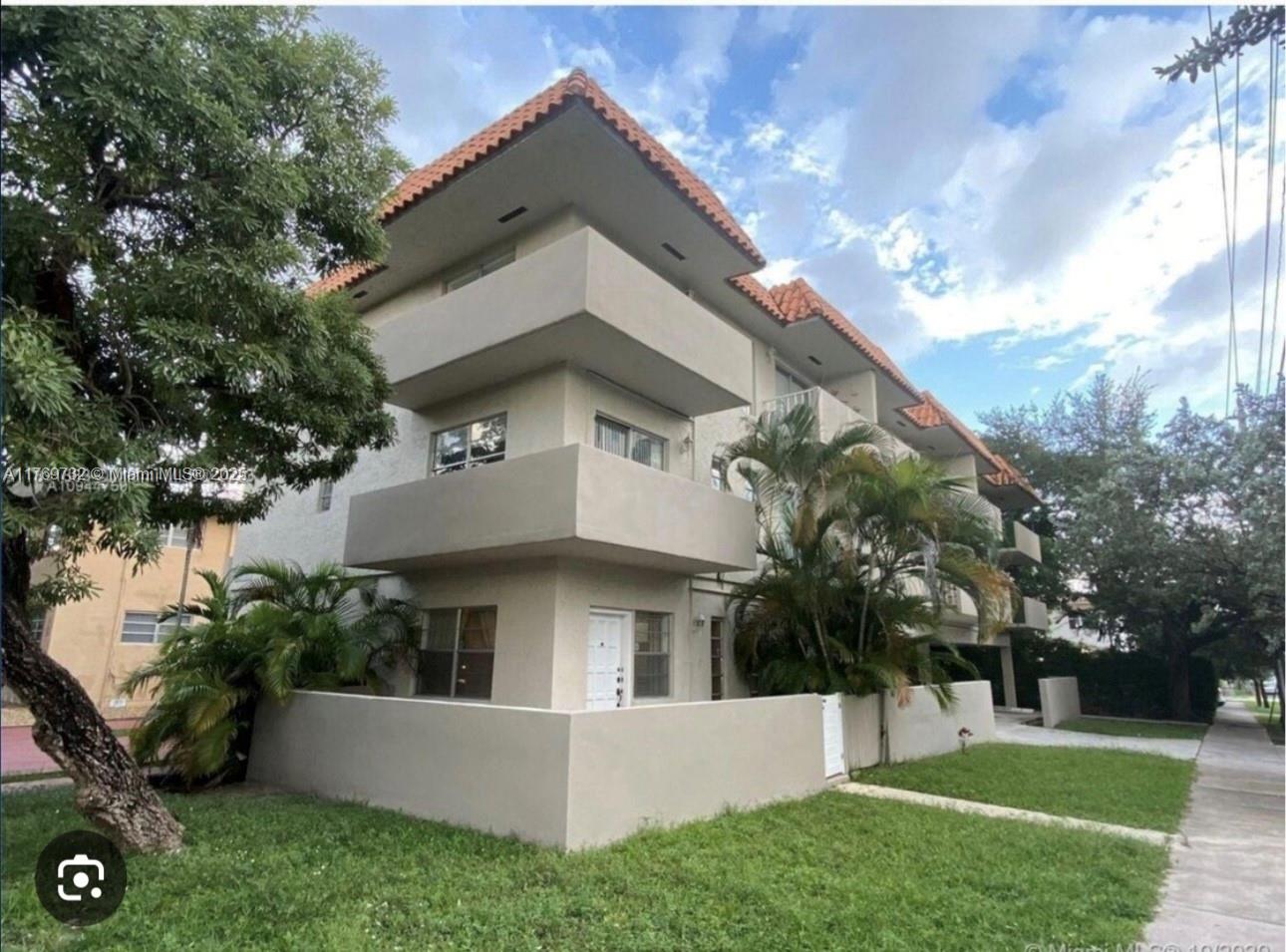 50 Antilla Ave 2, Coral Gables, Miami-Dade County, Florida - 2 Bedrooms  
2 Bathrooms - 