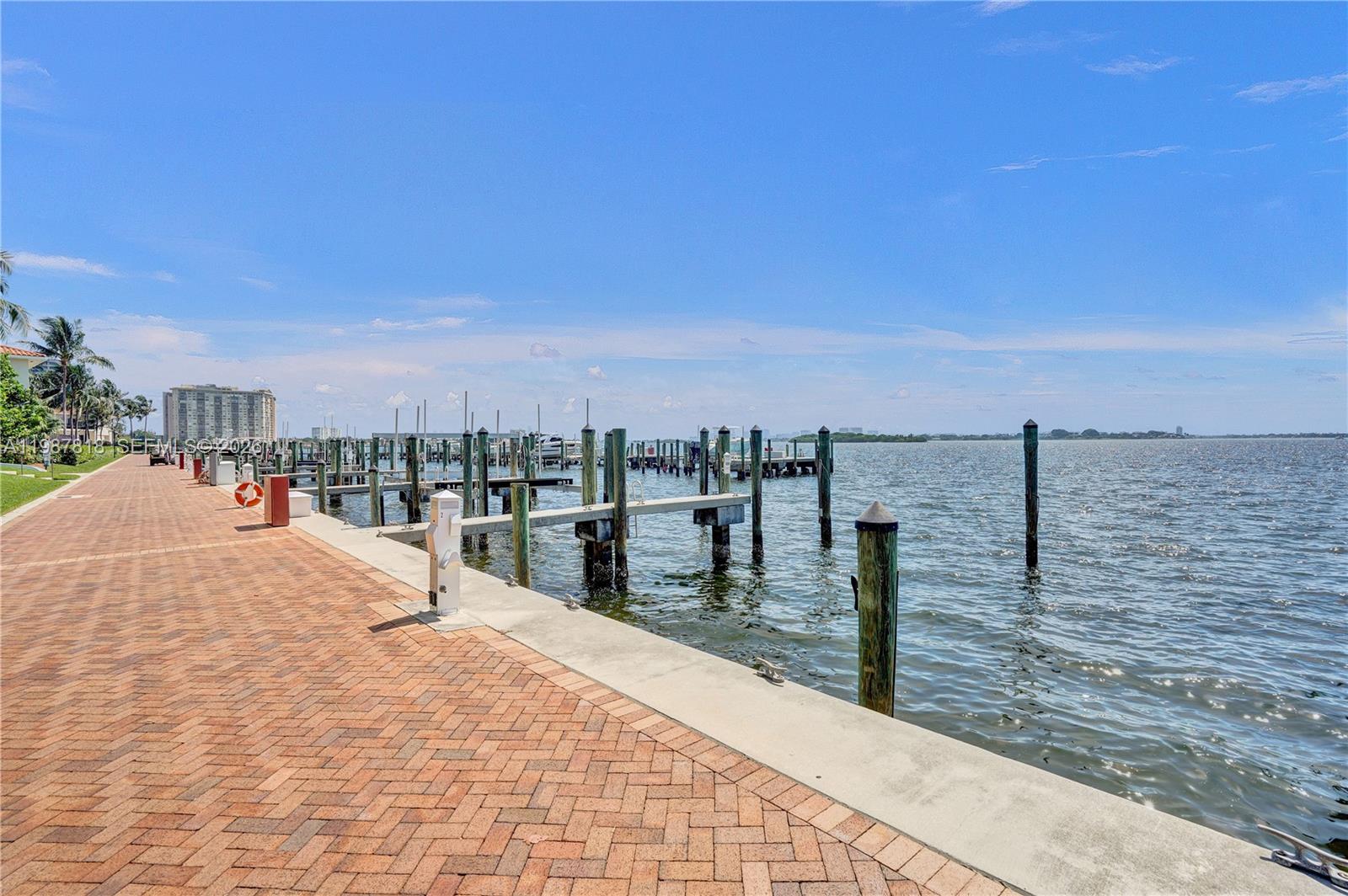 TOWERS OF QUAYSIDE CONDO - Residential