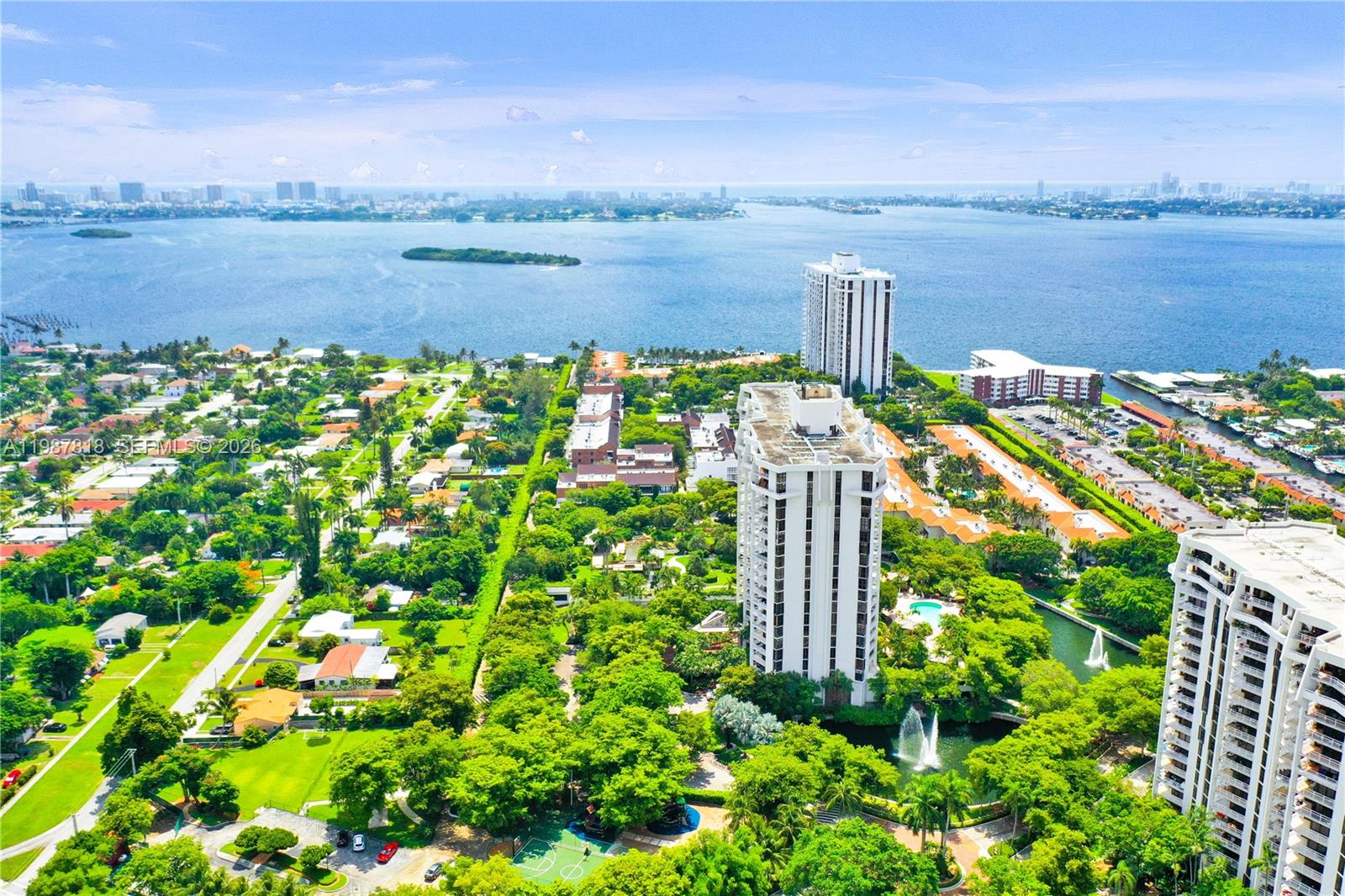 TOWERS OF QUAYSIDE CONDO - Residential