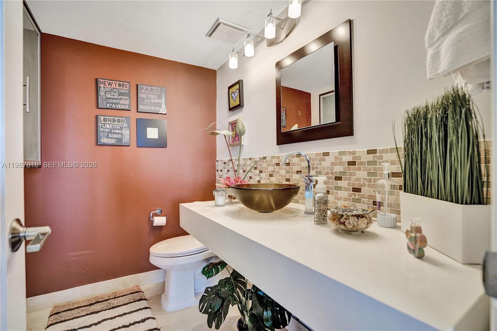 TOWERS OF QUAYSIDE CONDO - Residential