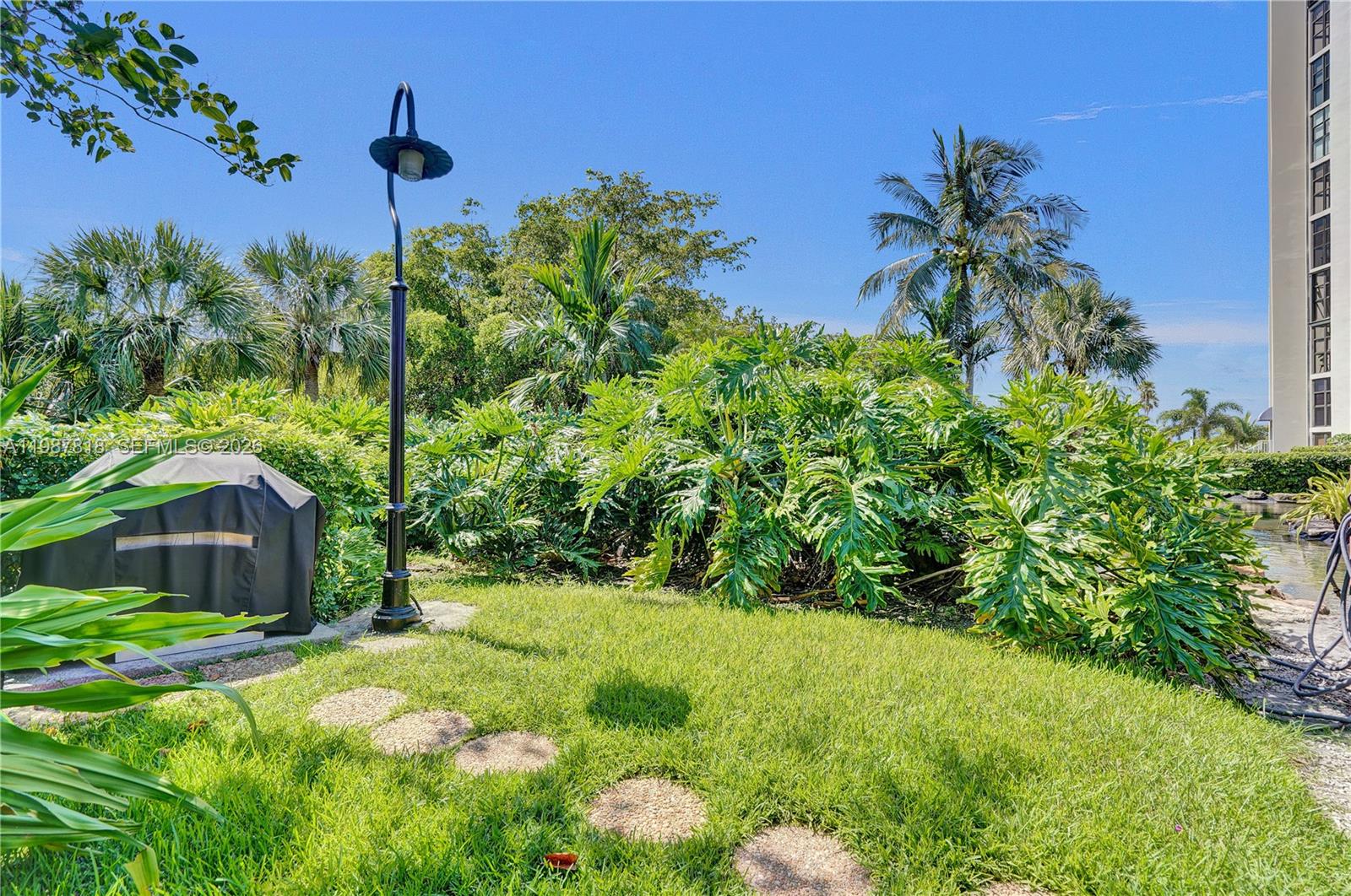 TOWERS OF QUAYSIDE CONDO - Residential