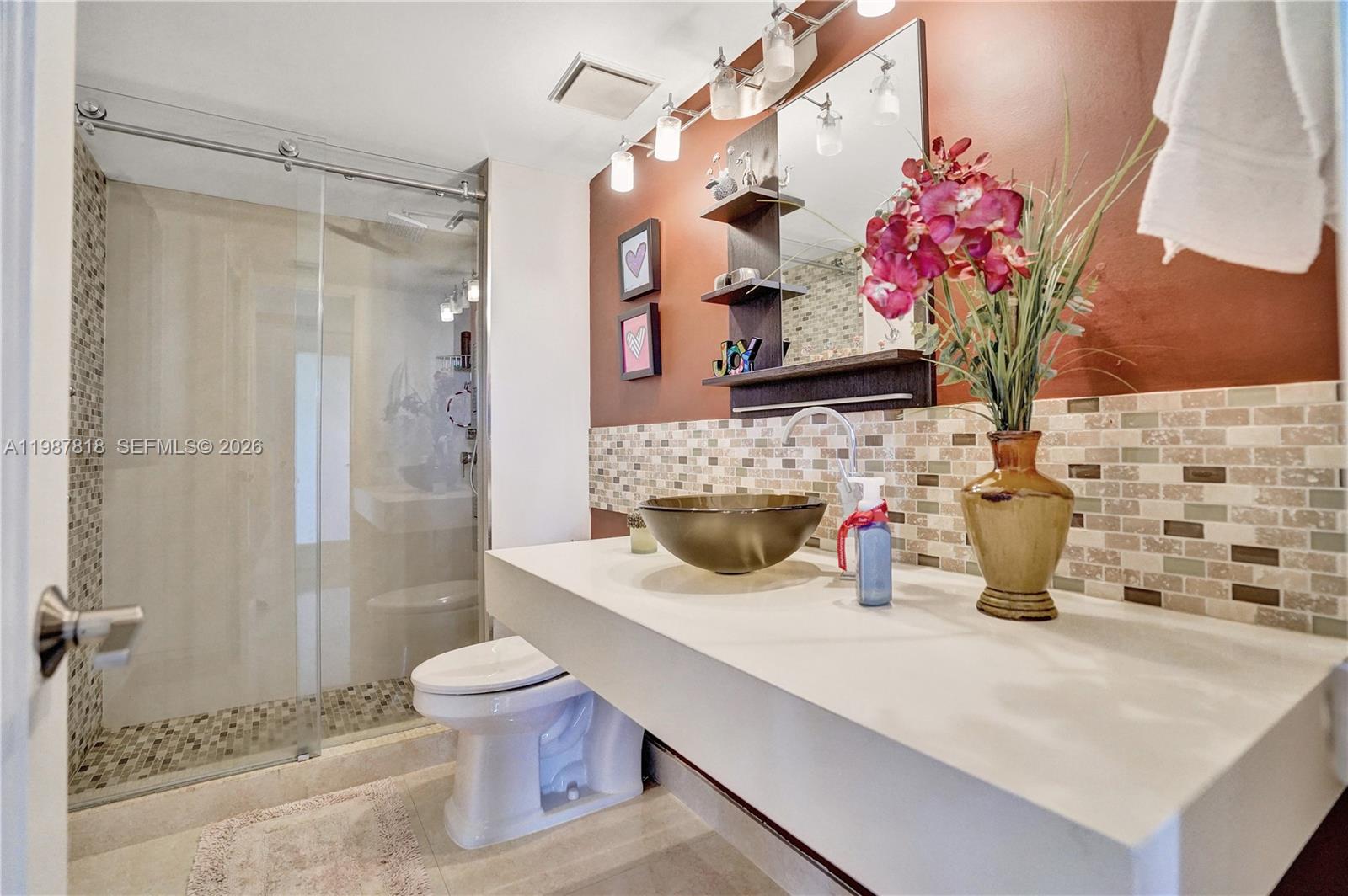 TOWERS OF QUAYSIDE CONDO - Residential