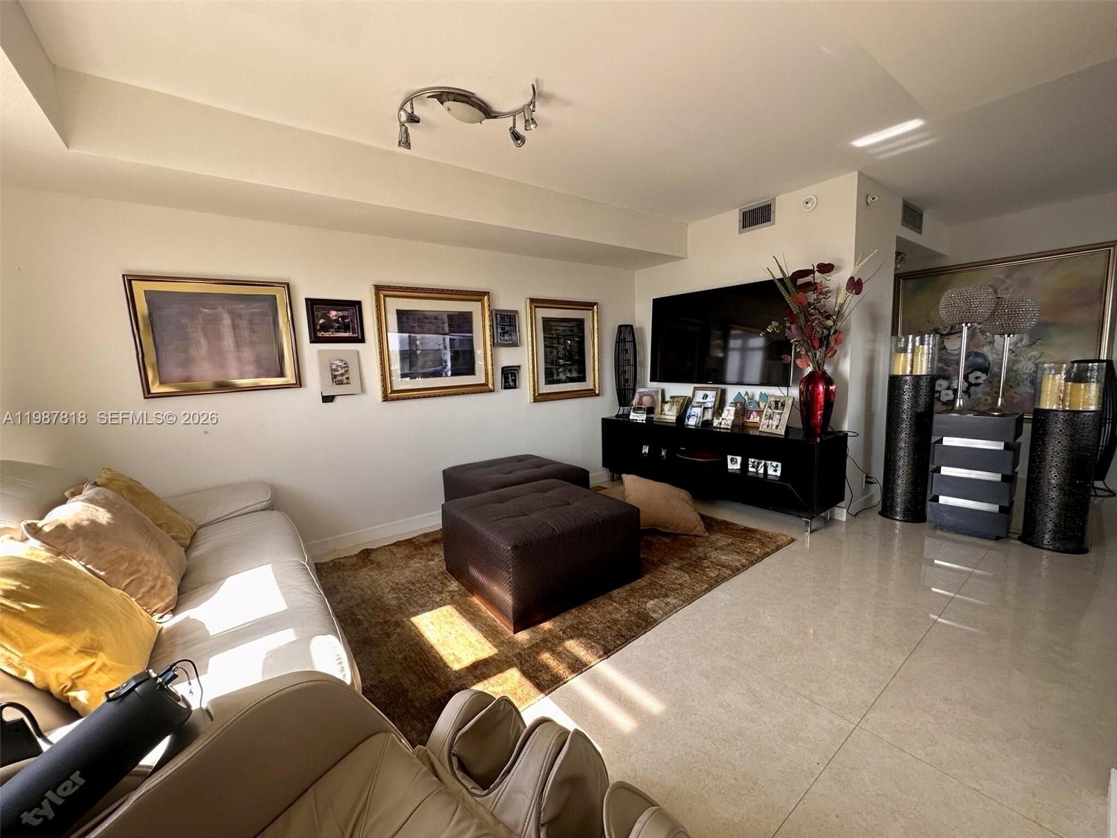 TOWERS OF QUAYSIDE CONDO - Residential