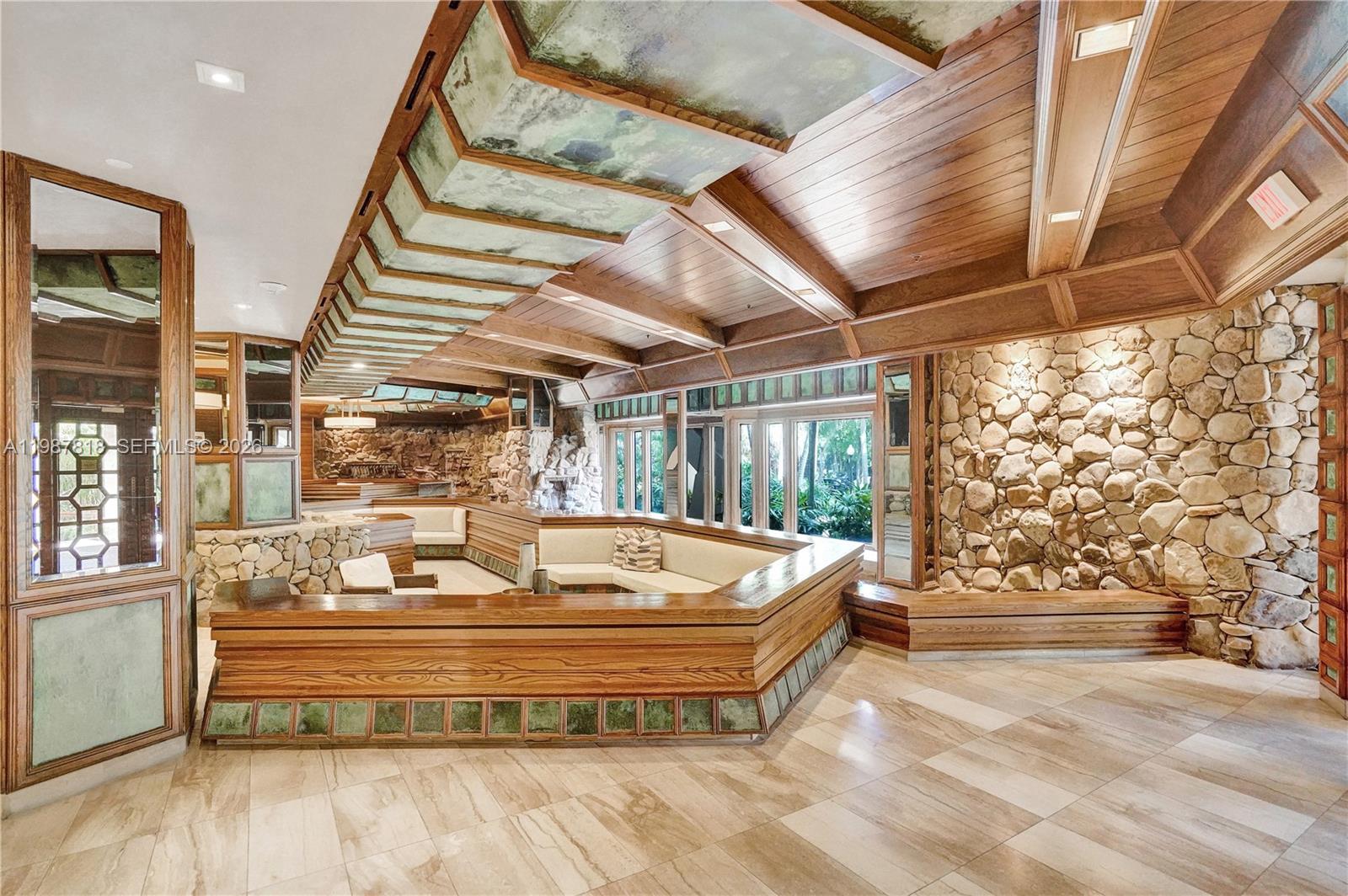 TOWERS OF QUAYSIDE CONDO - Residential