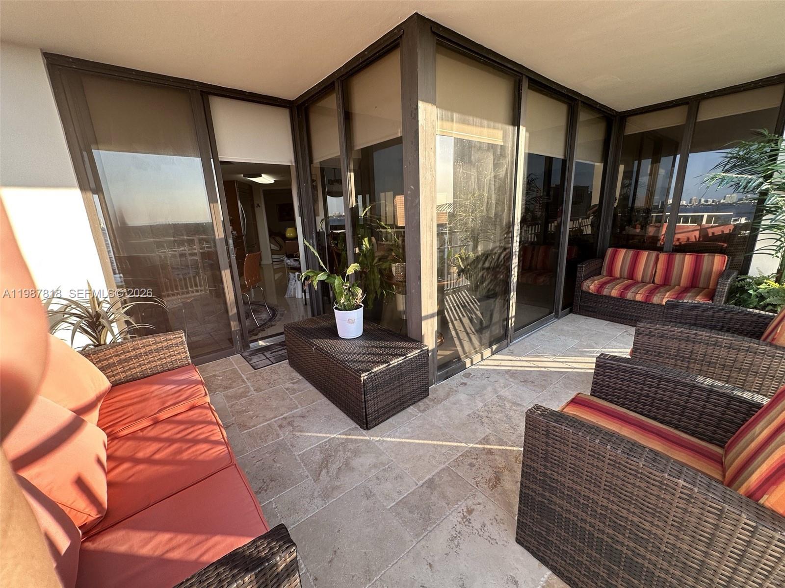 TOWERS OF QUAYSIDE CONDO - Residential