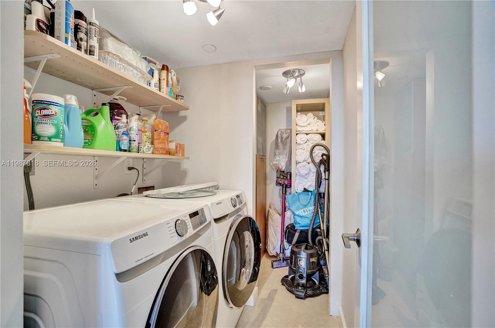 TOWERS OF QUAYSIDE CONDO - Residential