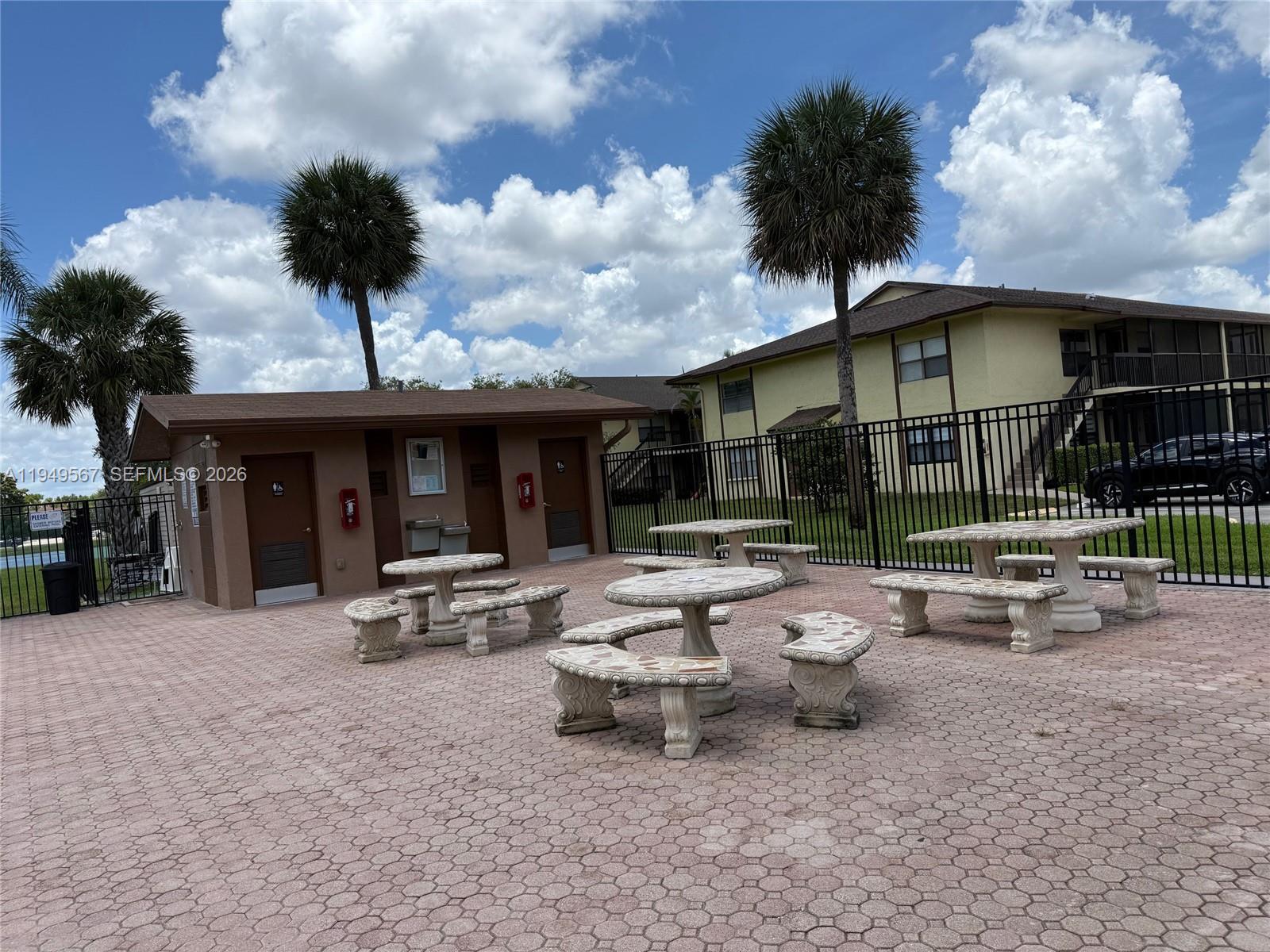 WINDING LAKE AT WELLEBY - Residential