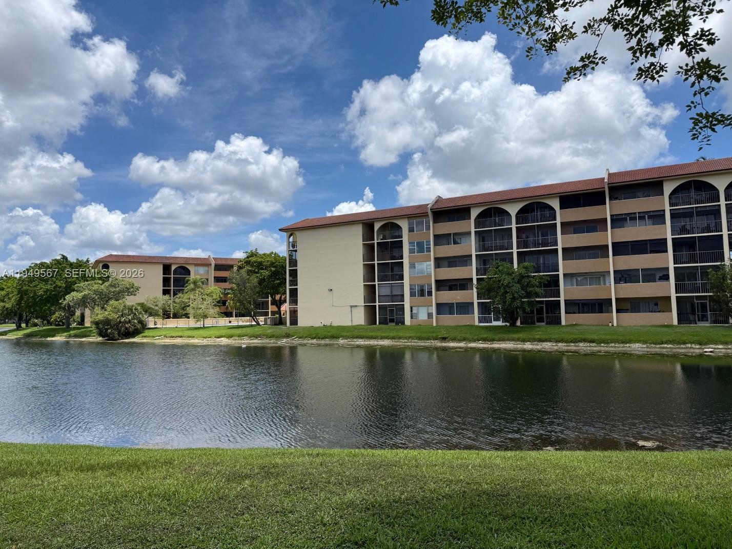 WINDING LAKE AT WELLEBY - Residential