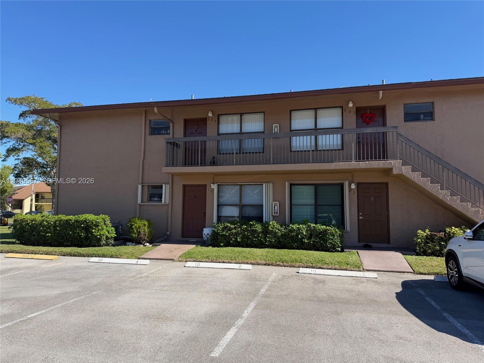 WINDING LAKE AT WELLEBY - Residential