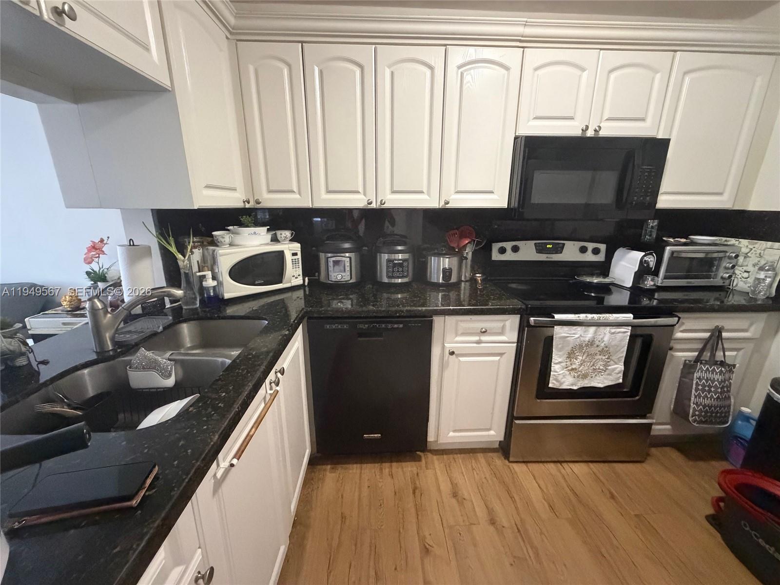 WINDING LAKE AT WELLEBY - Residential