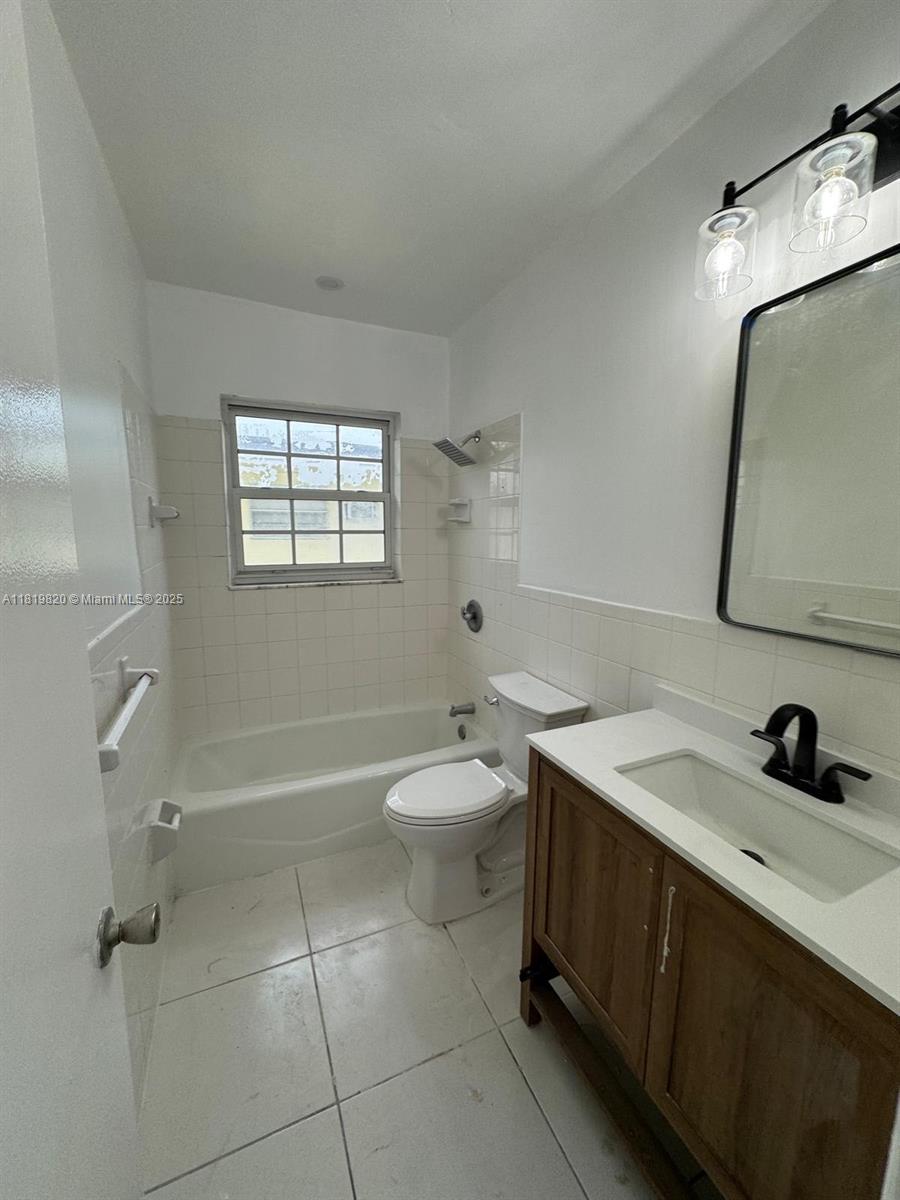 HOLLYWOOD HILLS - Residential Lease
