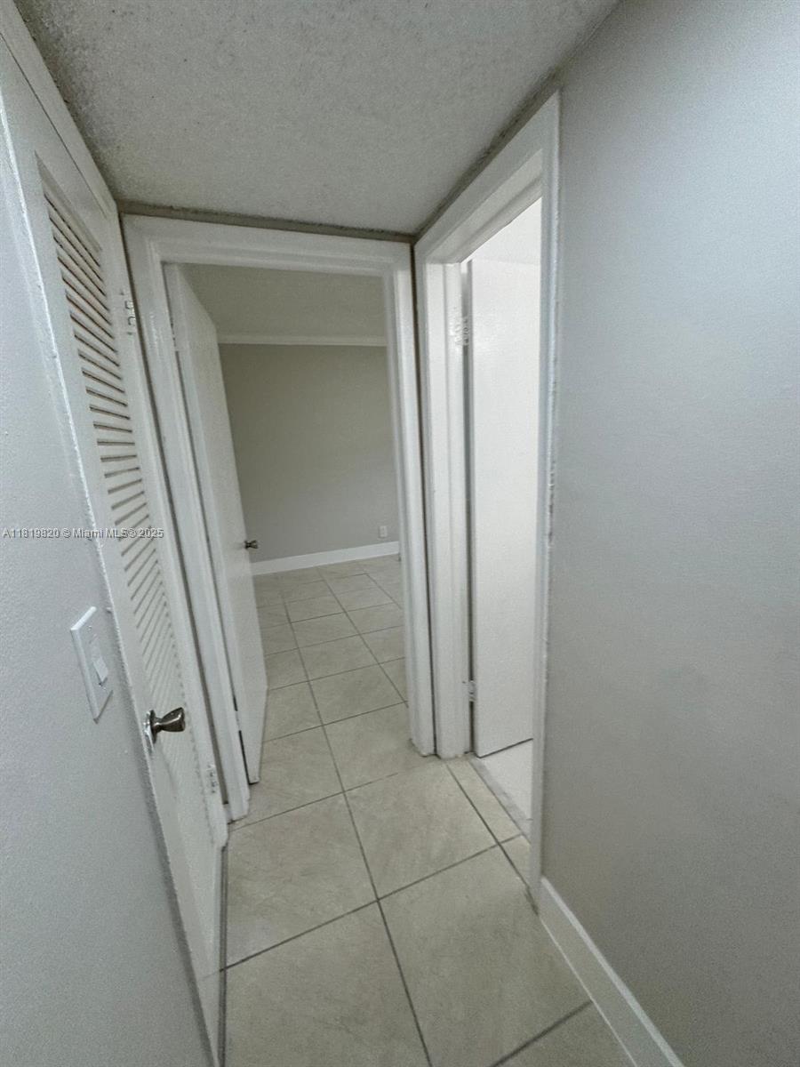 HOLLYWOOD HILLS - Residential Lease
