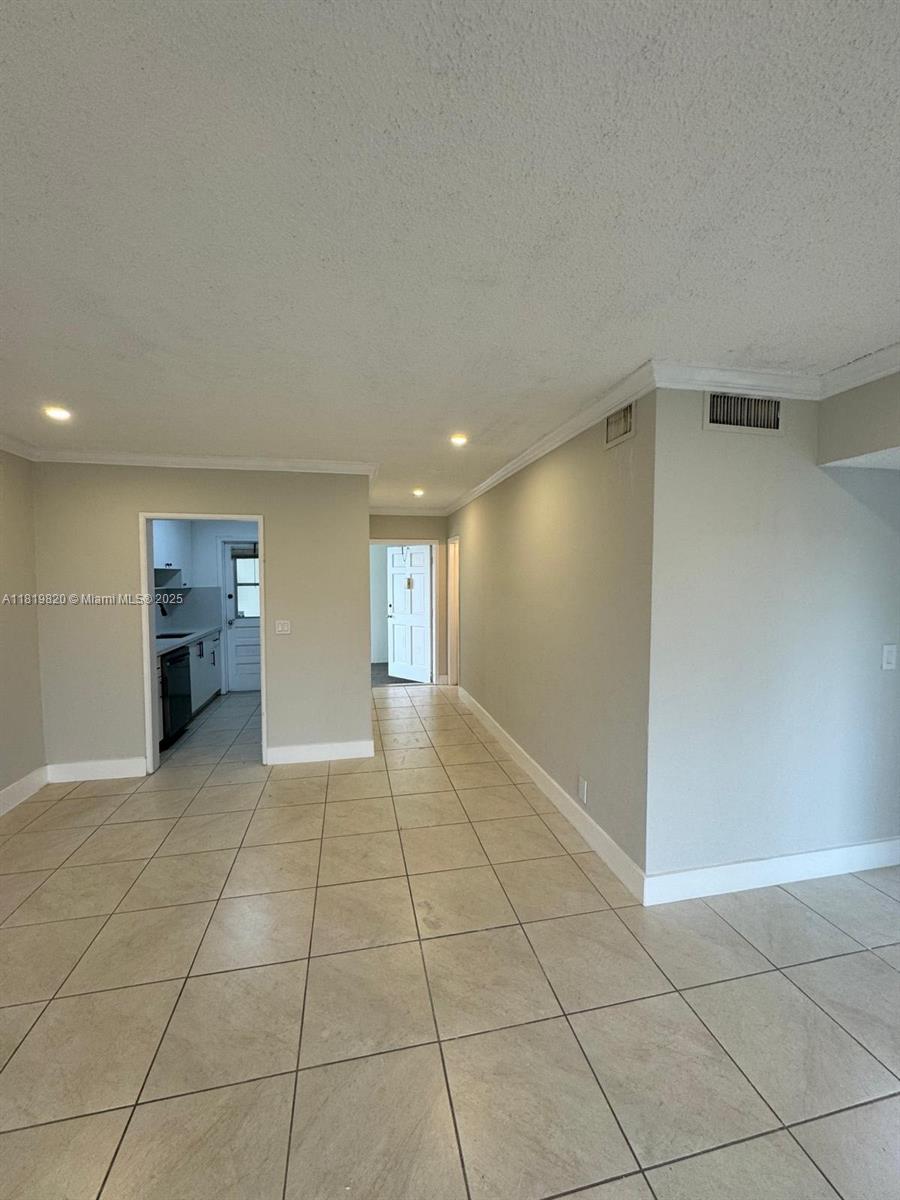 HOLLYWOOD HILLS - Residential Lease