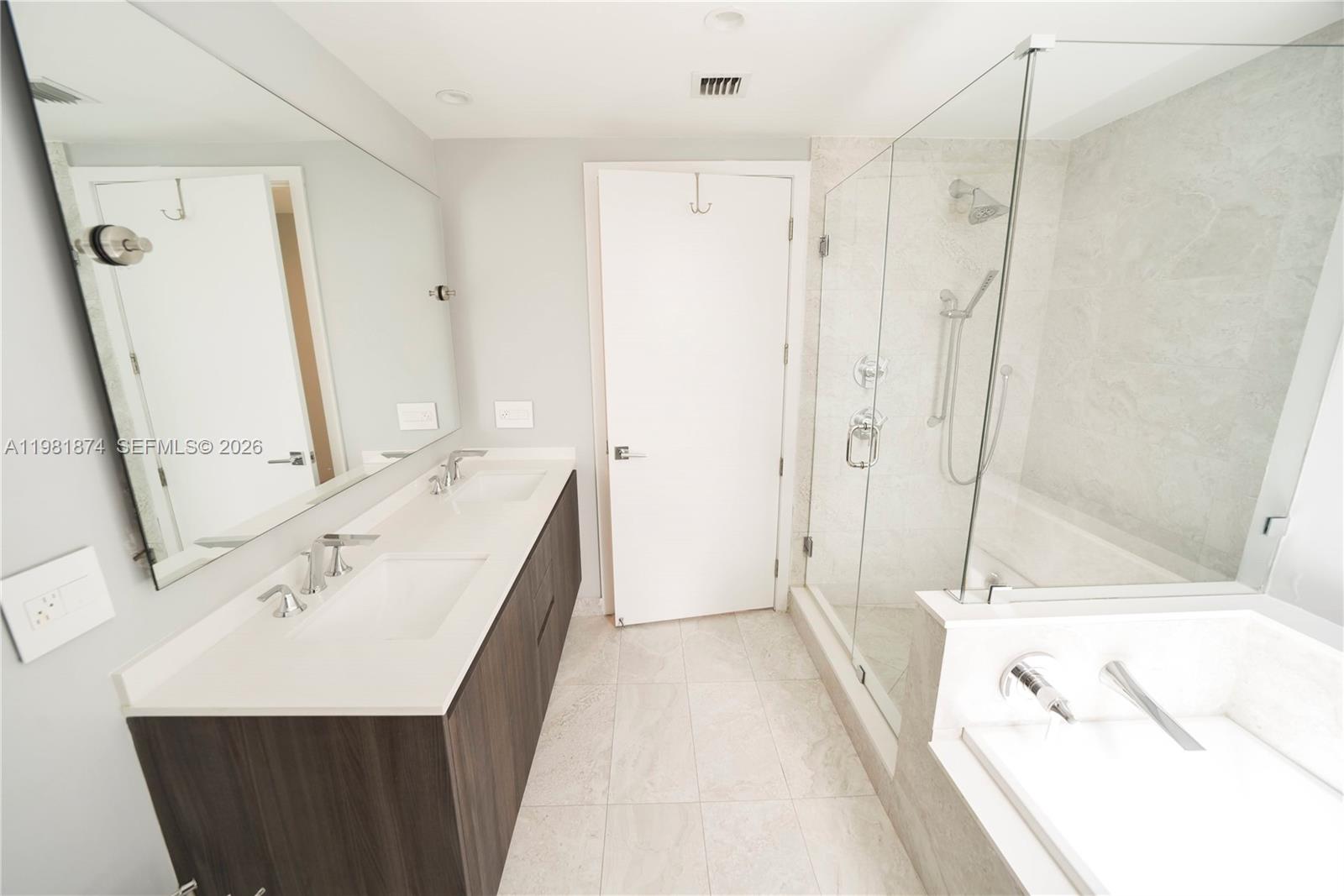 ARIA ON THE BAY CONDO - Residential