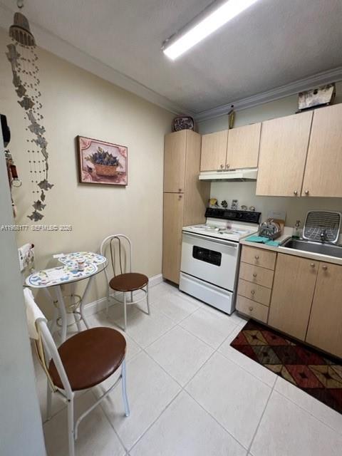 THE MEADOWS LAKE NORTH CO - Residential