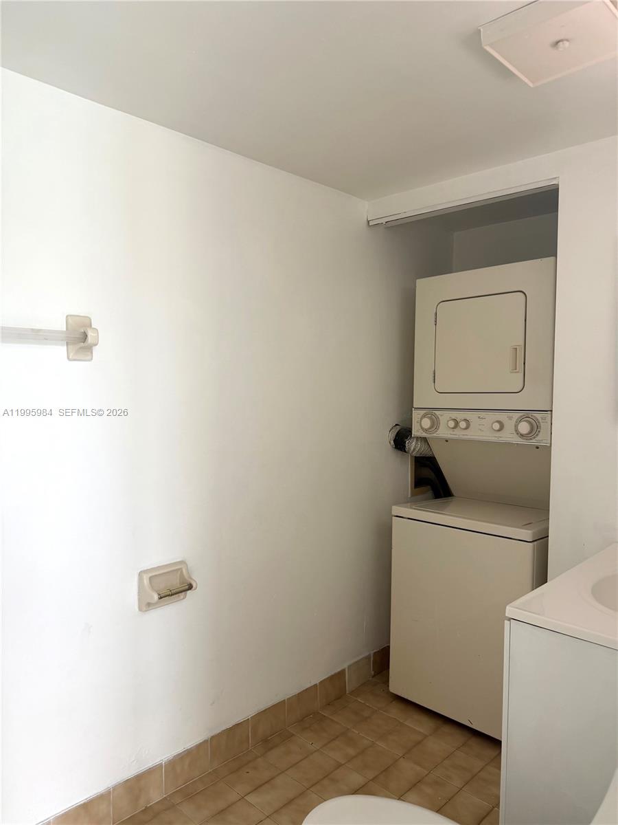 INTERNATIONAL PARK I COND - Residential