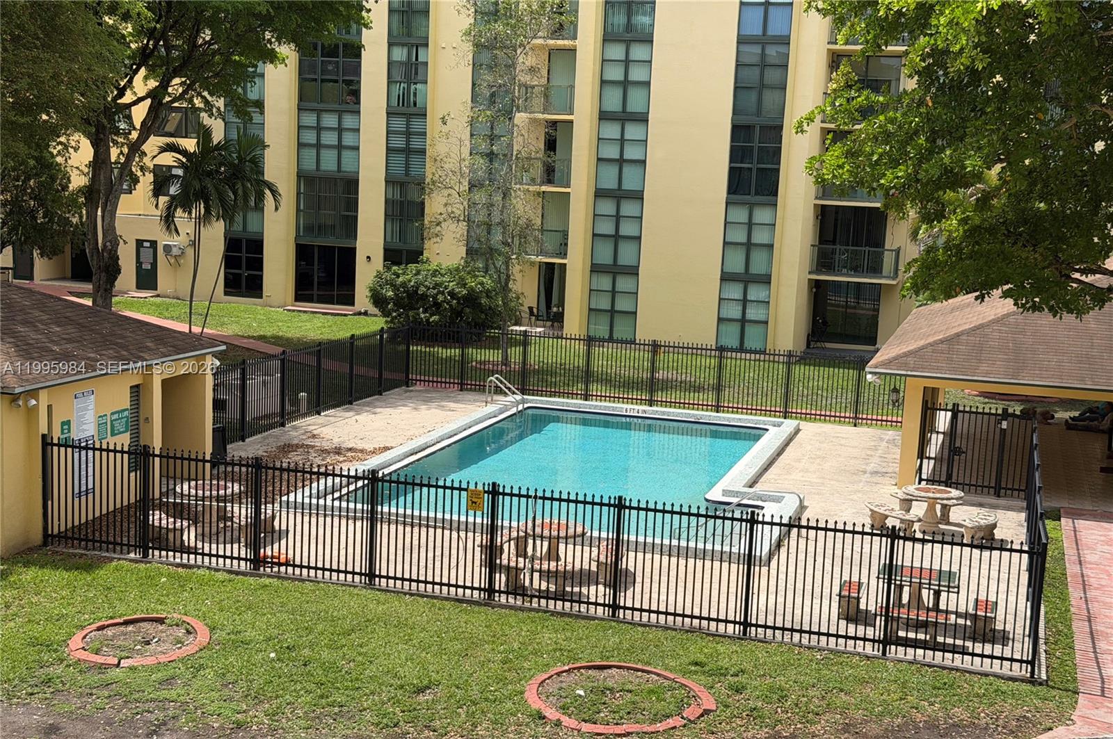 INTERNATIONAL PARK I COND - Residential