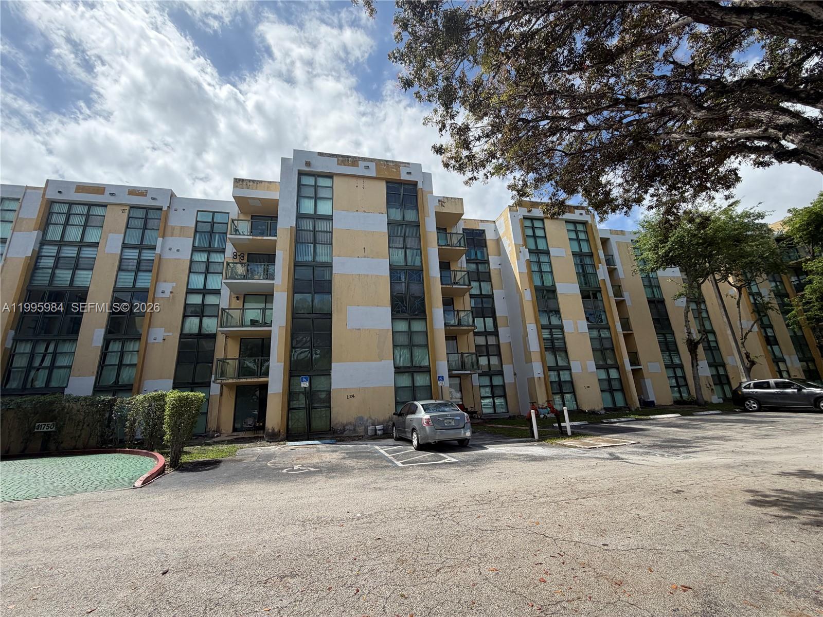 INTERNATIONAL PARK I COND - Residential