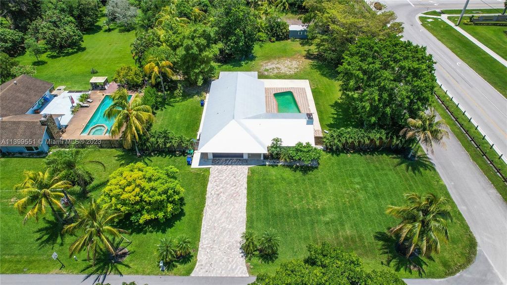 Photo of 5920 SW 196th Ln, Southwest Ranches, FL 33332 (MLS # A11399551)