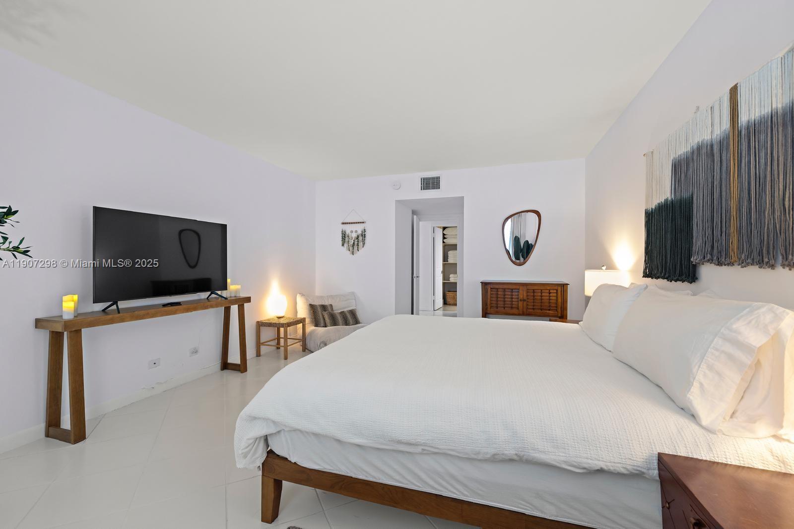 RONEY PALACE CONDO - Residential Lease