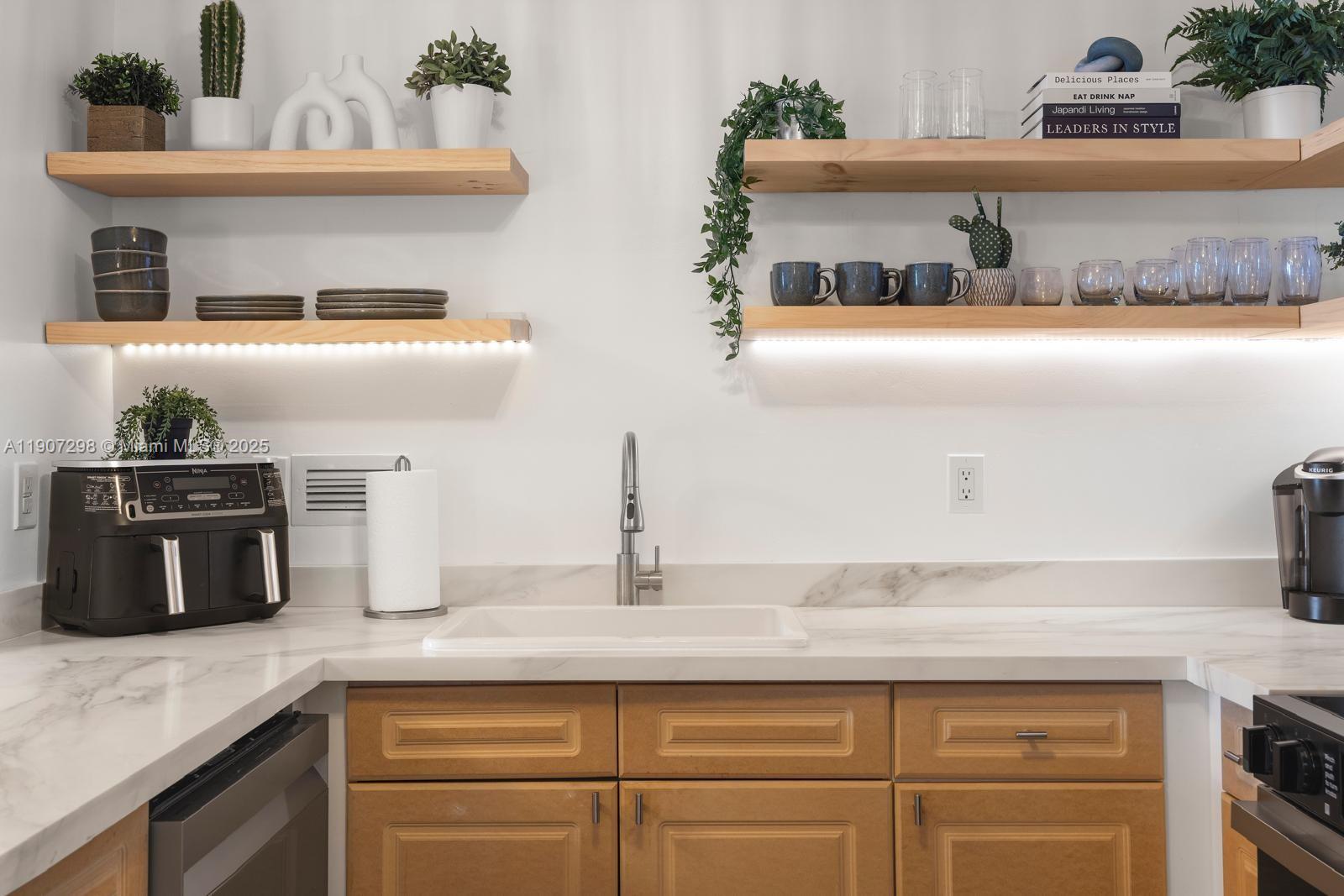 RONEY PALACE CONDO - Residential Lease