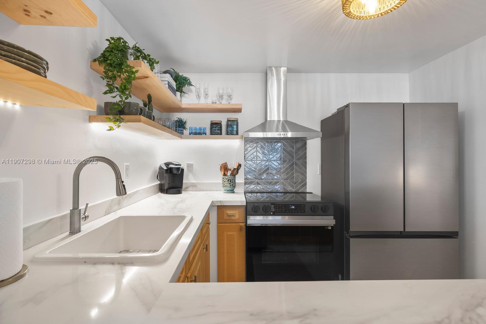 RONEY PALACE CONDO - Residential Lease