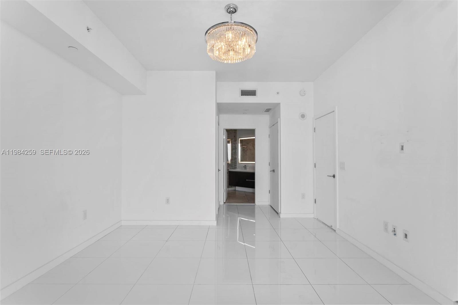 PARAMOUNT MIAMI WORLDCENT - Residential Lease