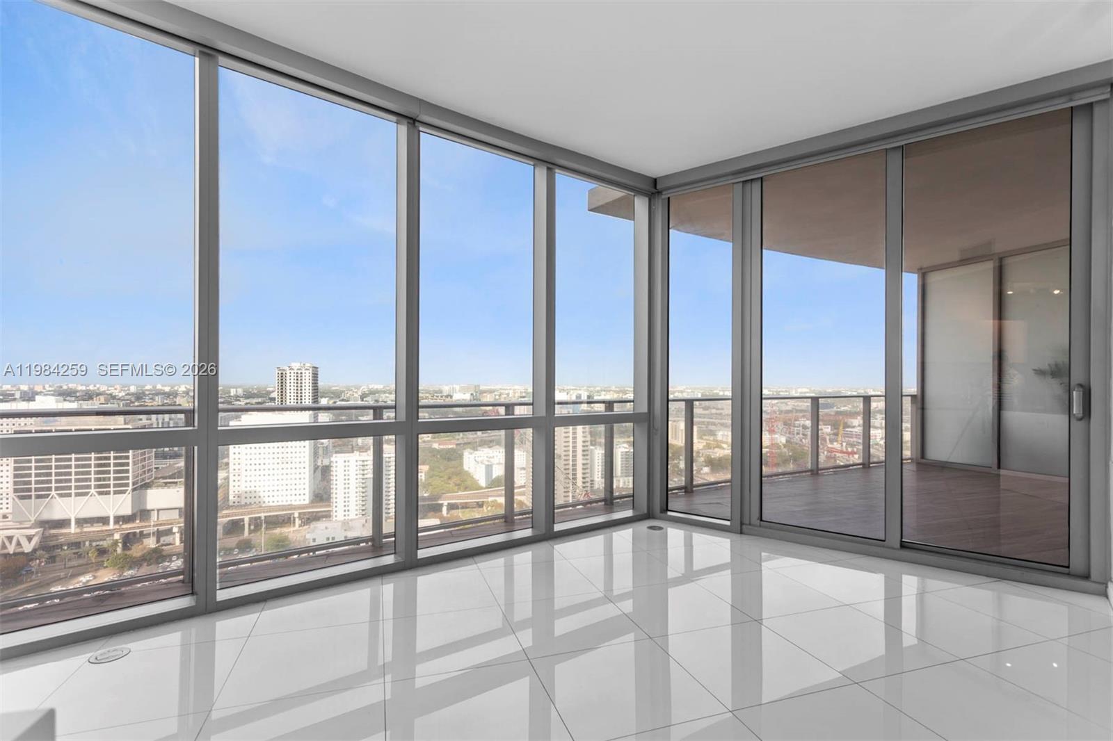 PARAMOUNT MIAMI WORLDCENT - Residential Lease