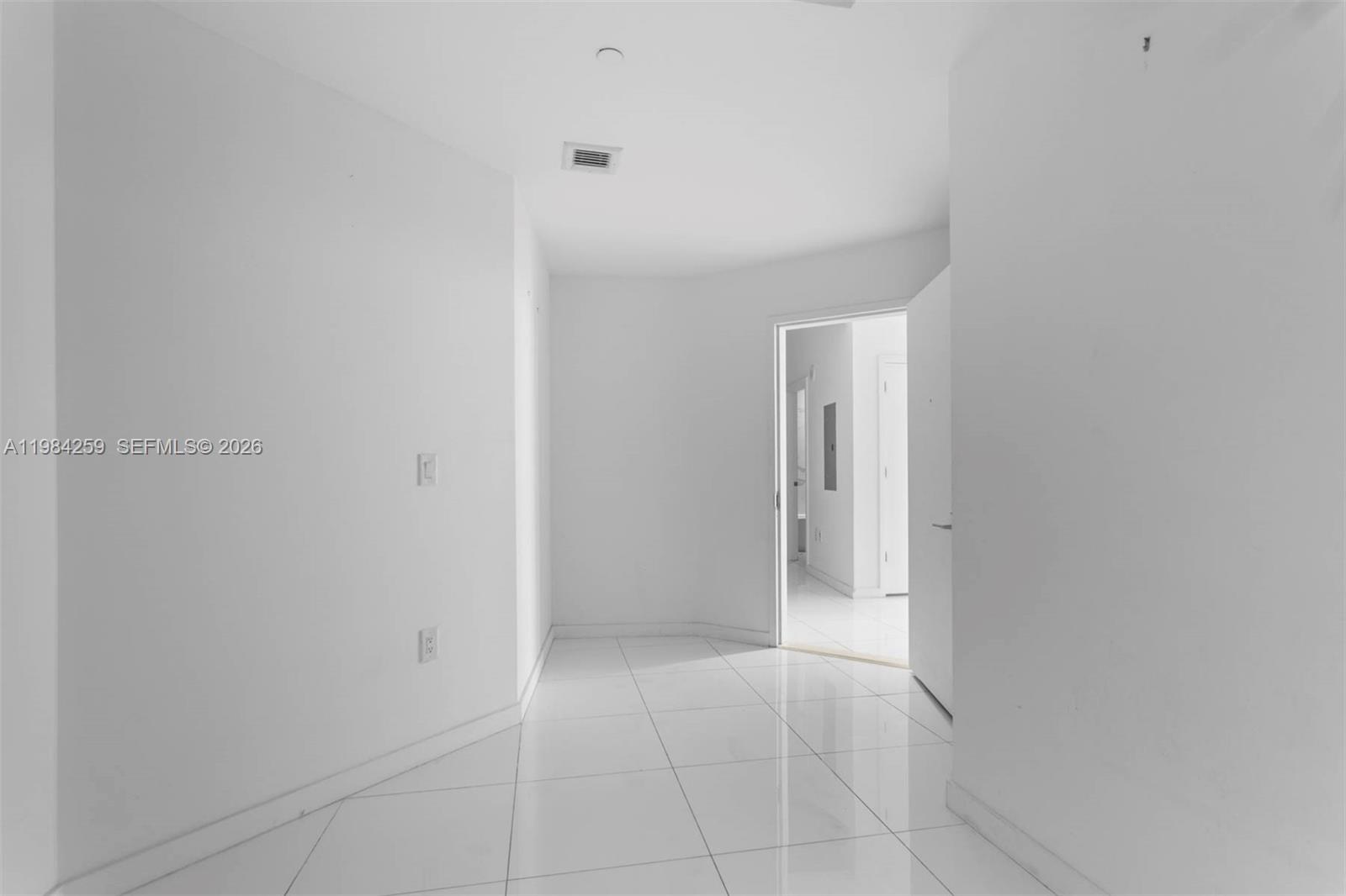 PARAMOUNT MIAMI WORLDCENT - Residential Lease