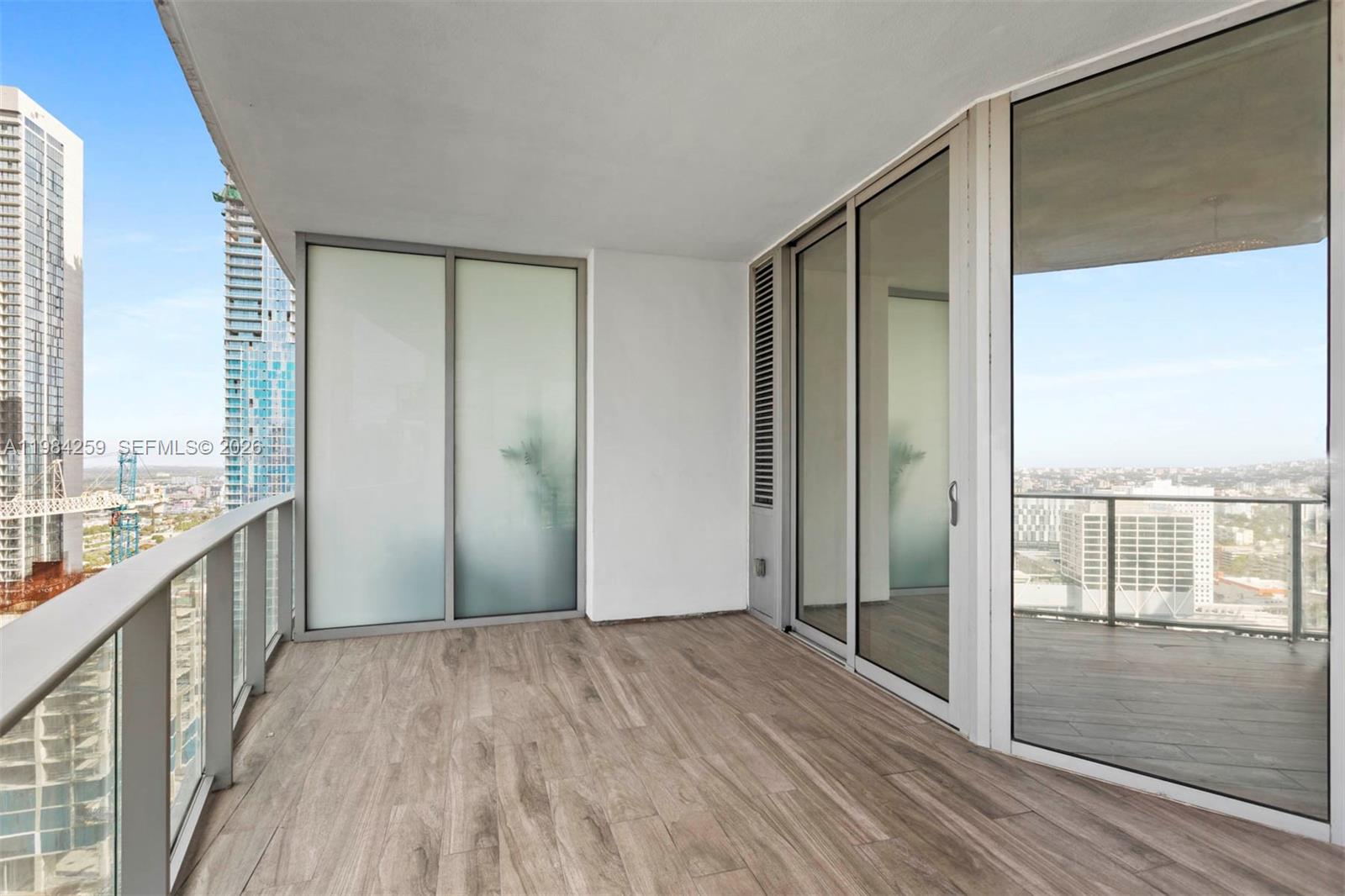 PARAMOUNT MIAMI WORLDCENT - Residential Lease