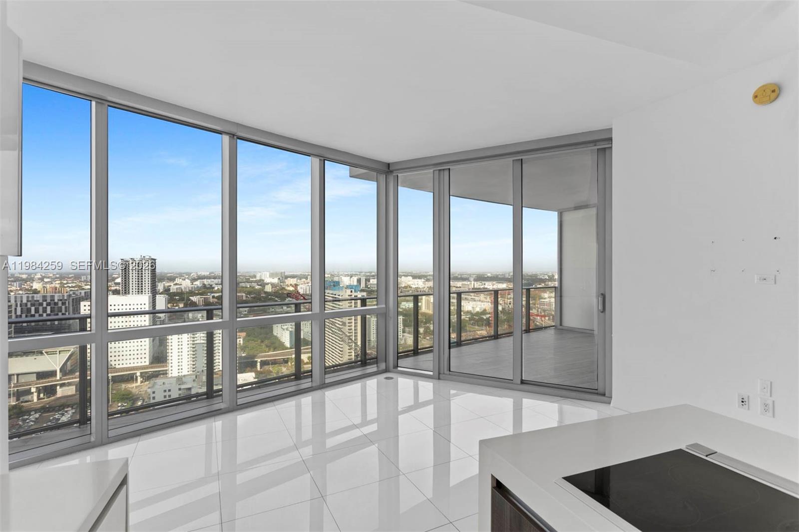 PARAMOUNT MIAMI WORLDCENT - Residential Lease